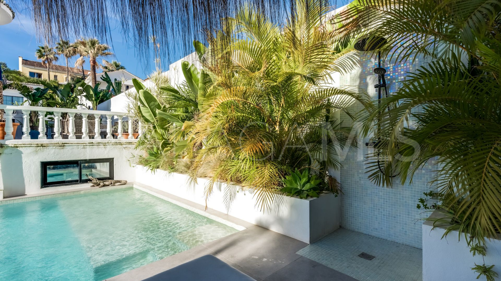 Villa for sale in Nueva Andalucia