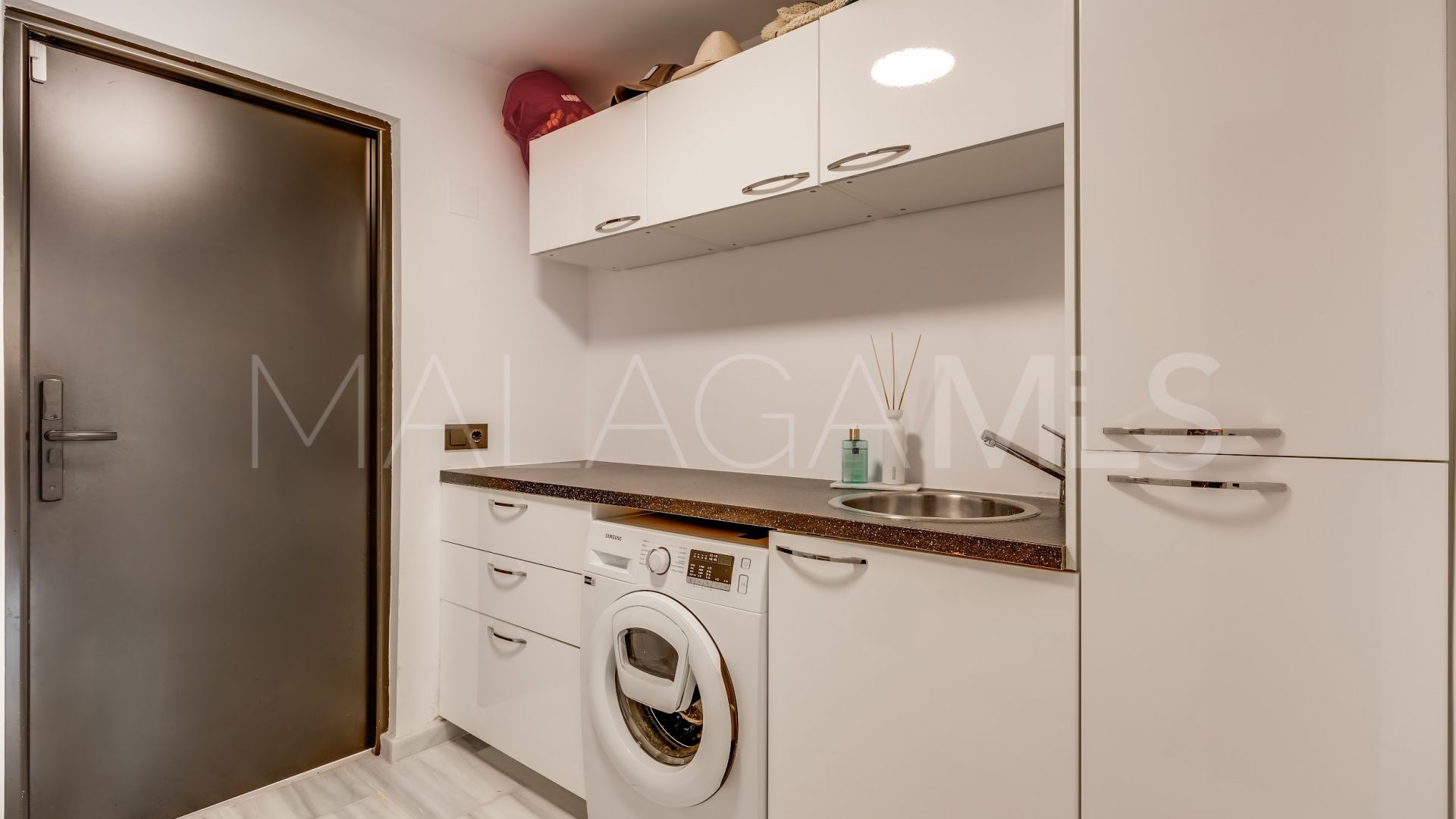 Villa for sale in Nueva Andalucia