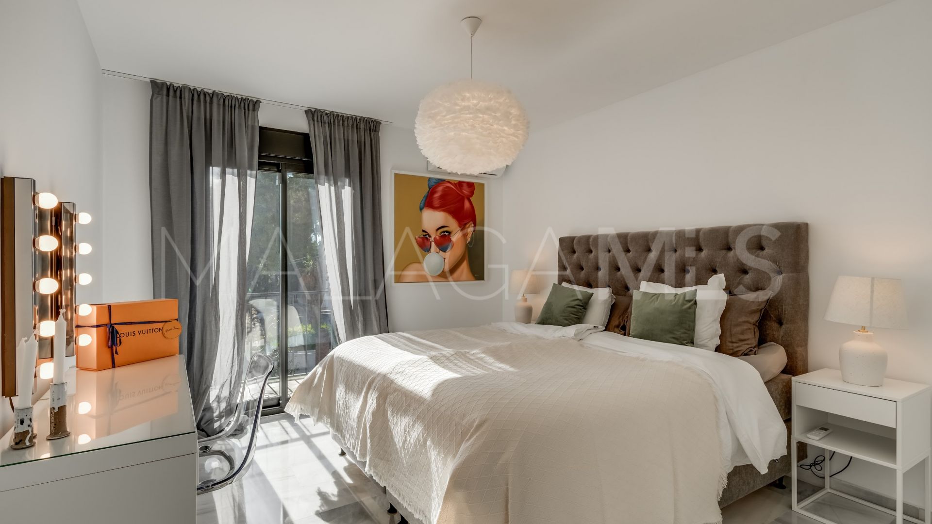 Villa for sale in Nueva Andalucia