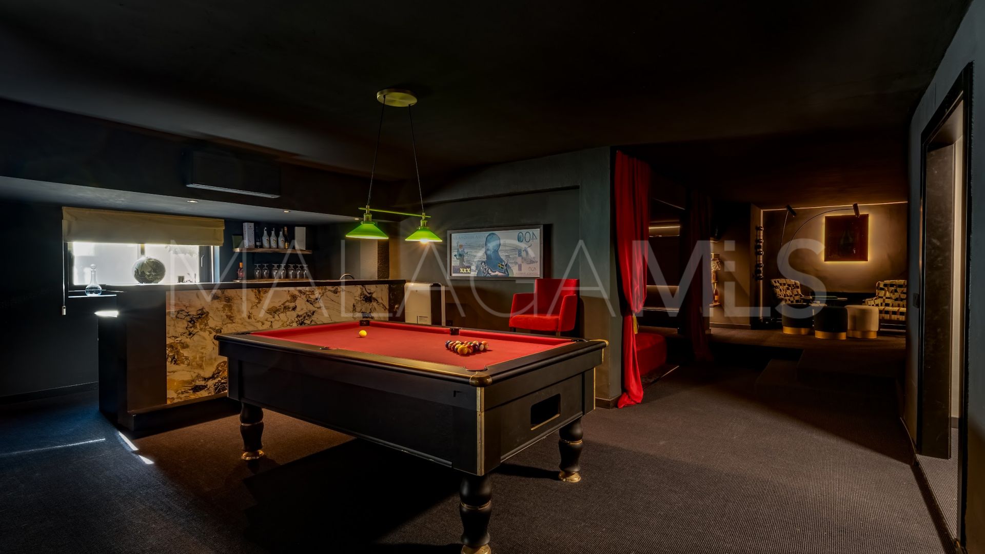 Villa for sale in Nueva Andalucia