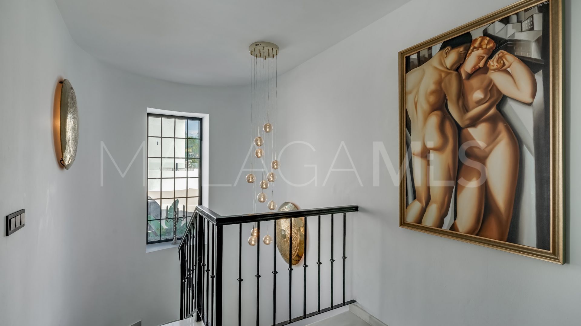 Villa for sale in Nueva Andalucia