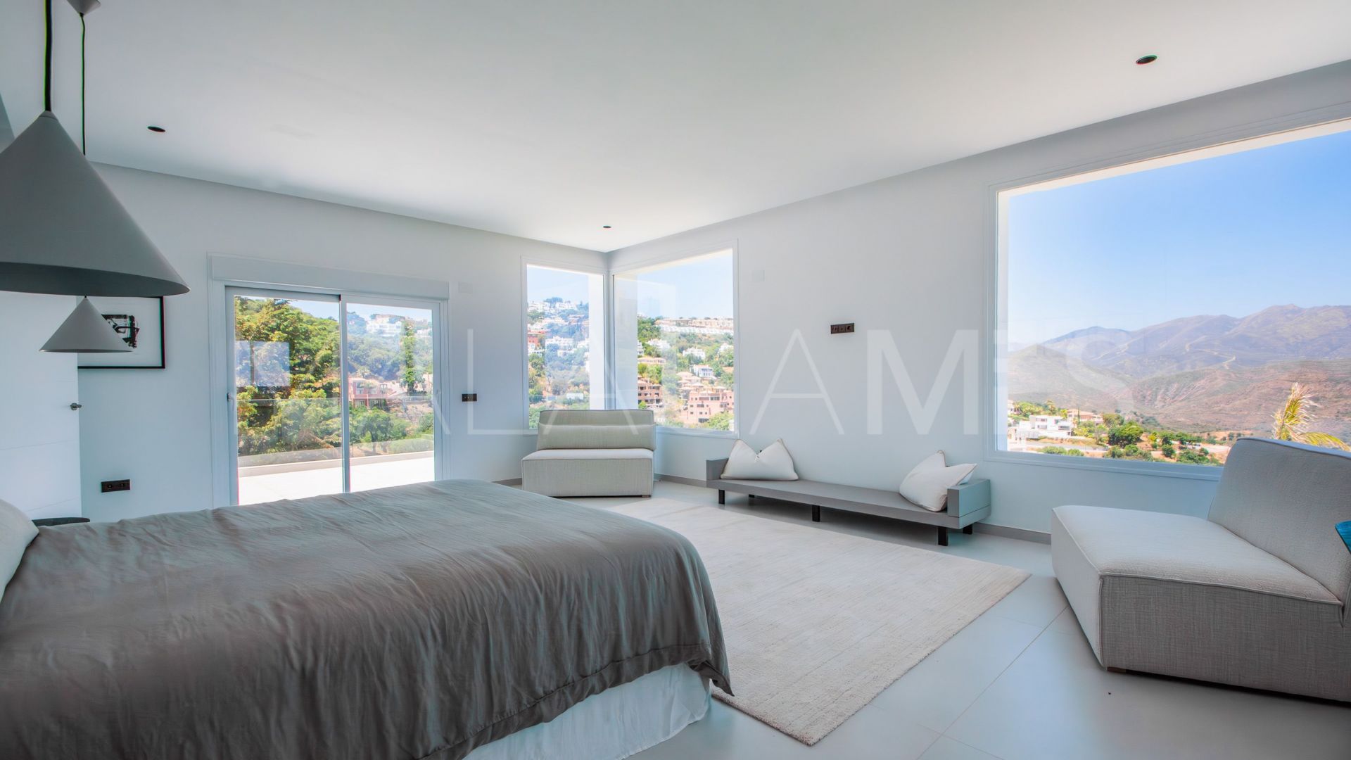 Villa for sale in La Mairena