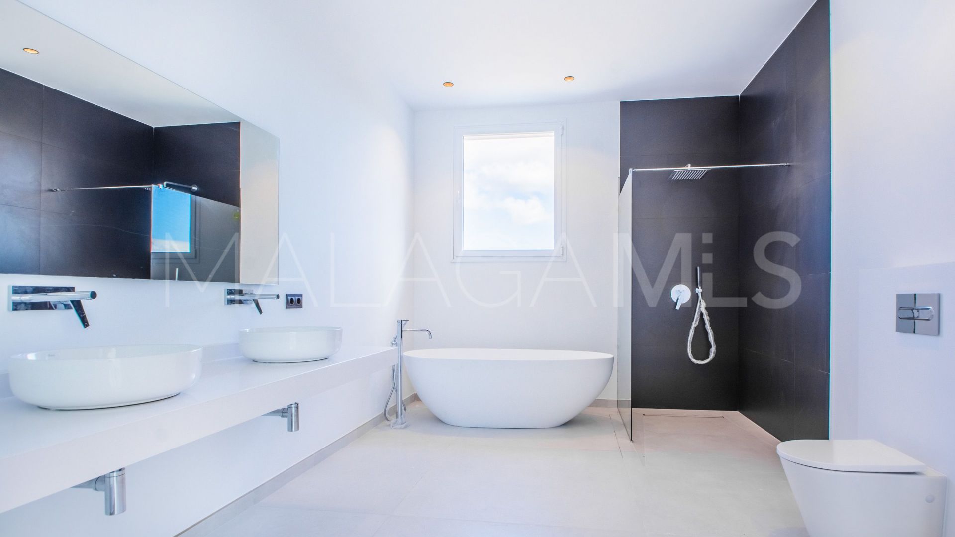 Villa for sale in La Mairena