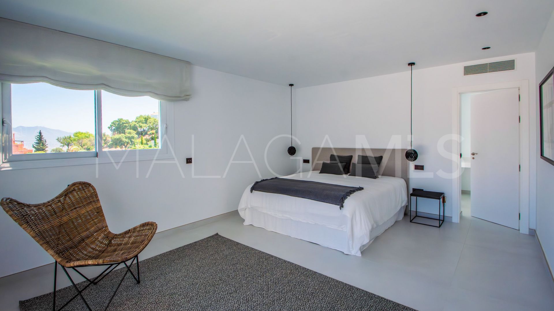 Villa for sale in La Mairena