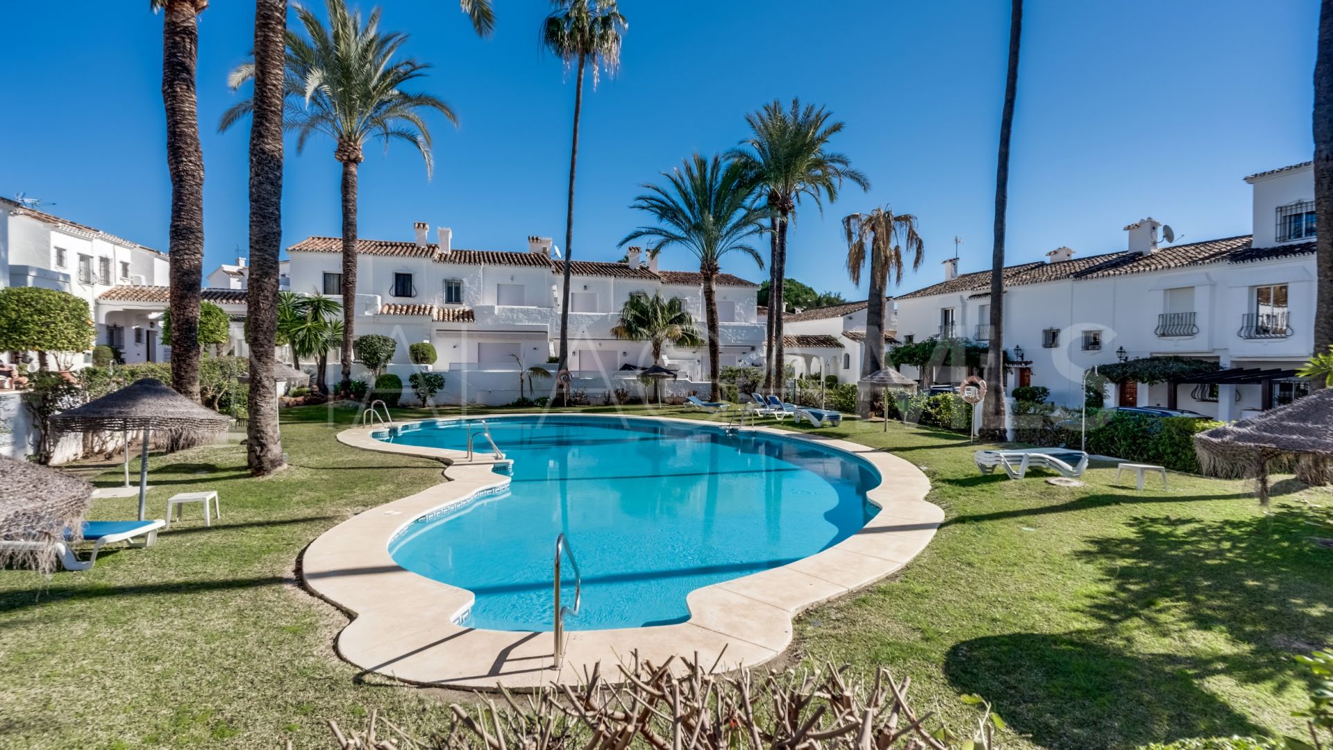 Maison de ville for sale in Los Naranjos Country Club