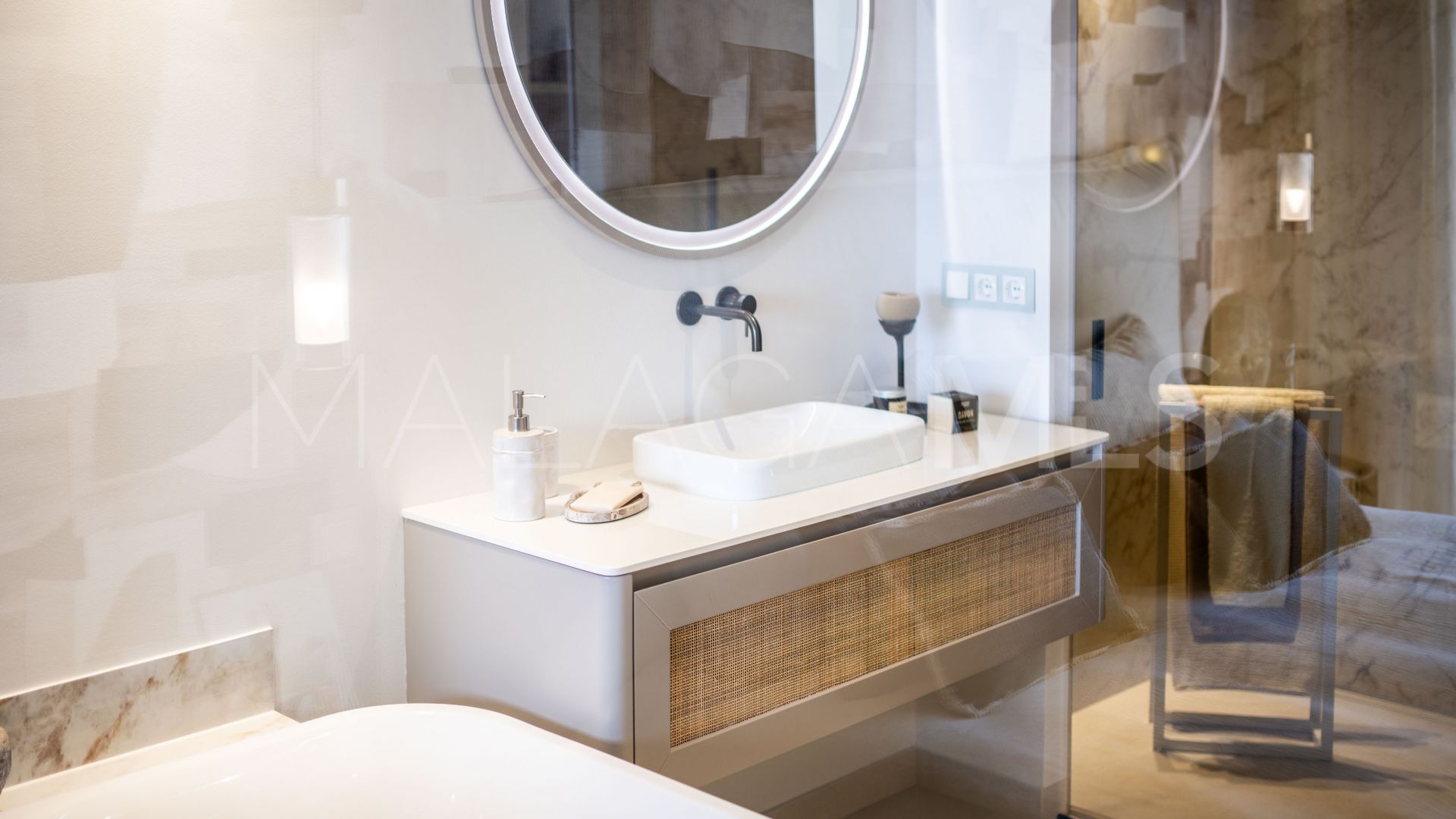 3 bedrooms penthouse for sale in Benahavis