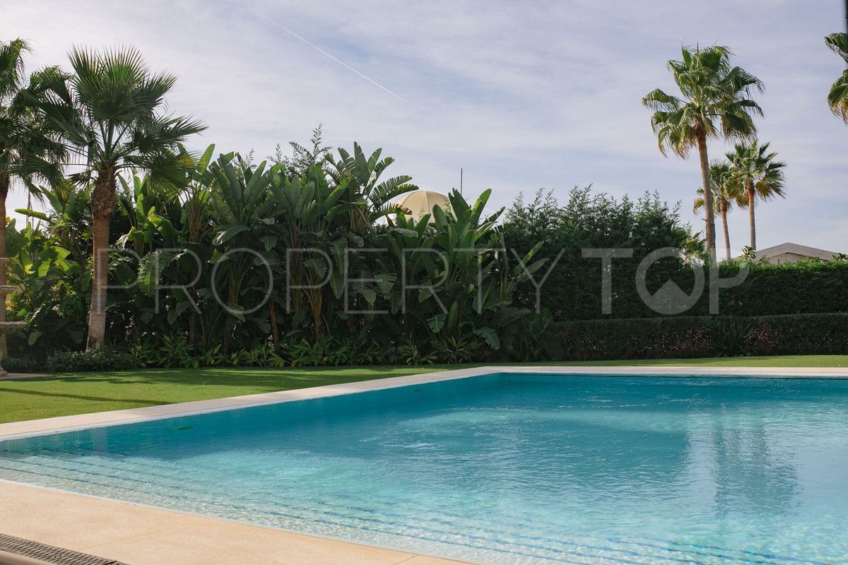 For sale villa with 5 bedrooms in Marbella City