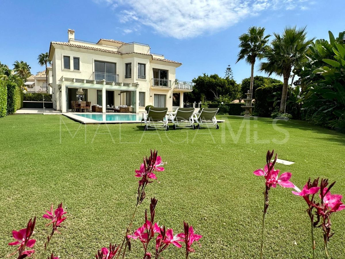 Se vende villa in Marbella Ciudad with 5 bedrooms