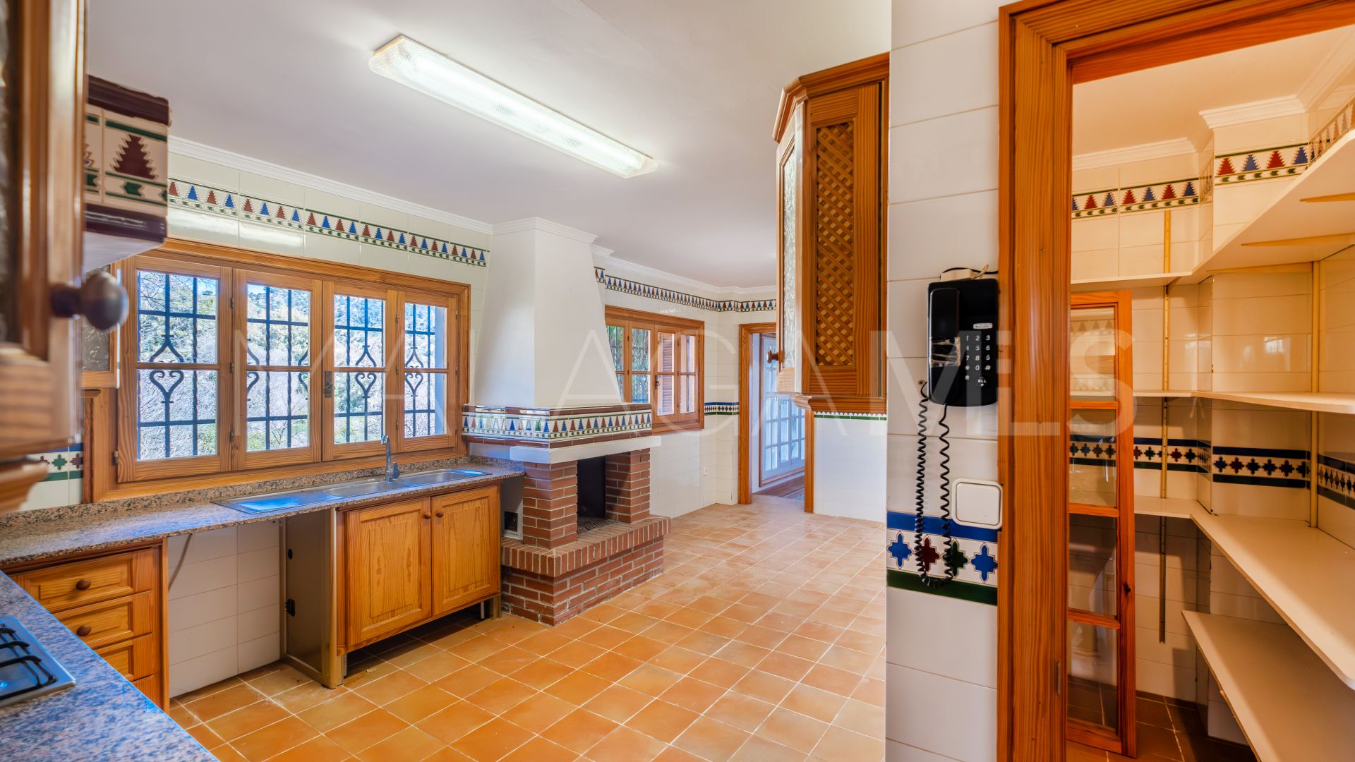 For sale villa with 9 bedrooms in Casarabonela