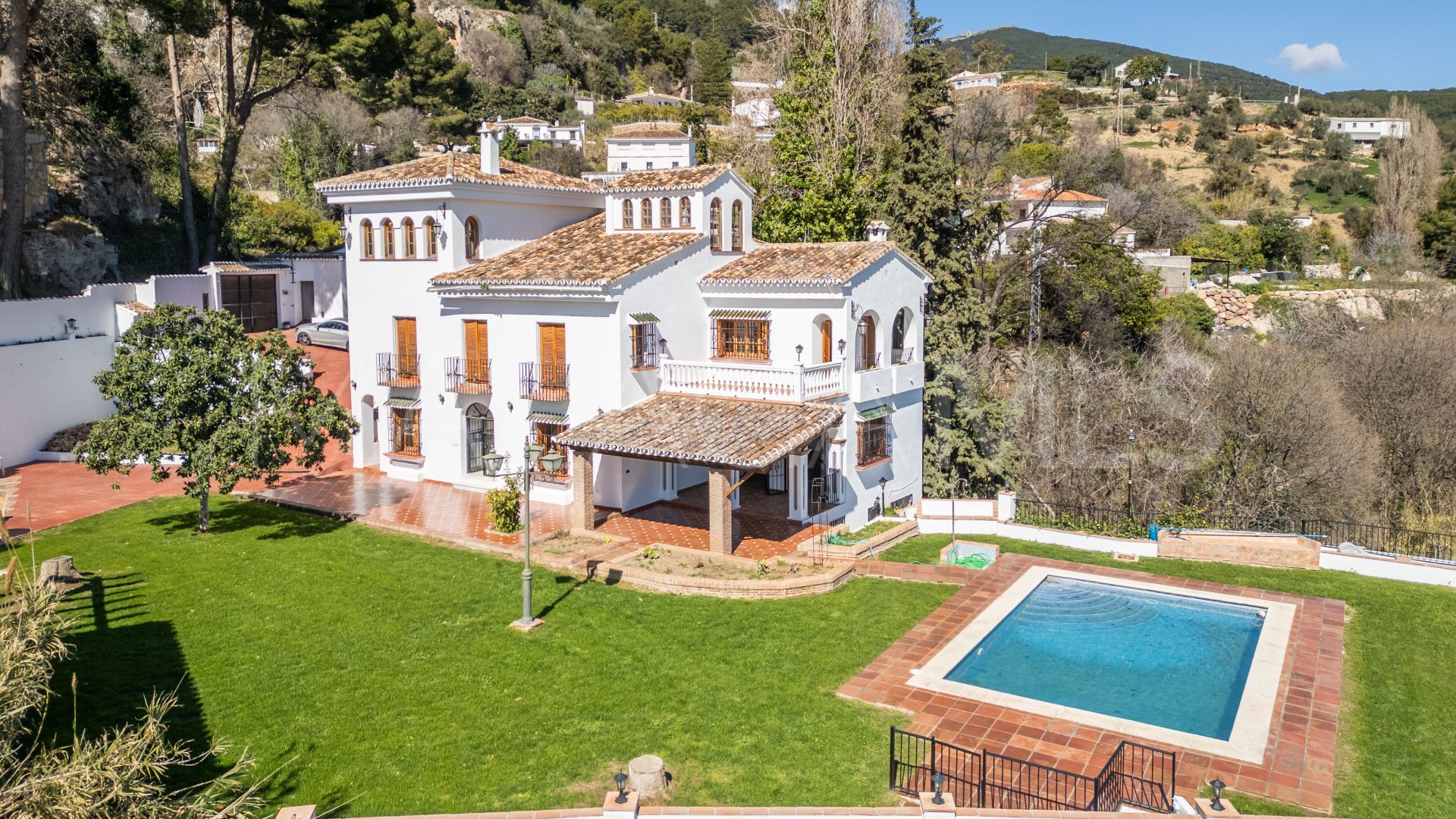 Villa for sale in Casarabonela