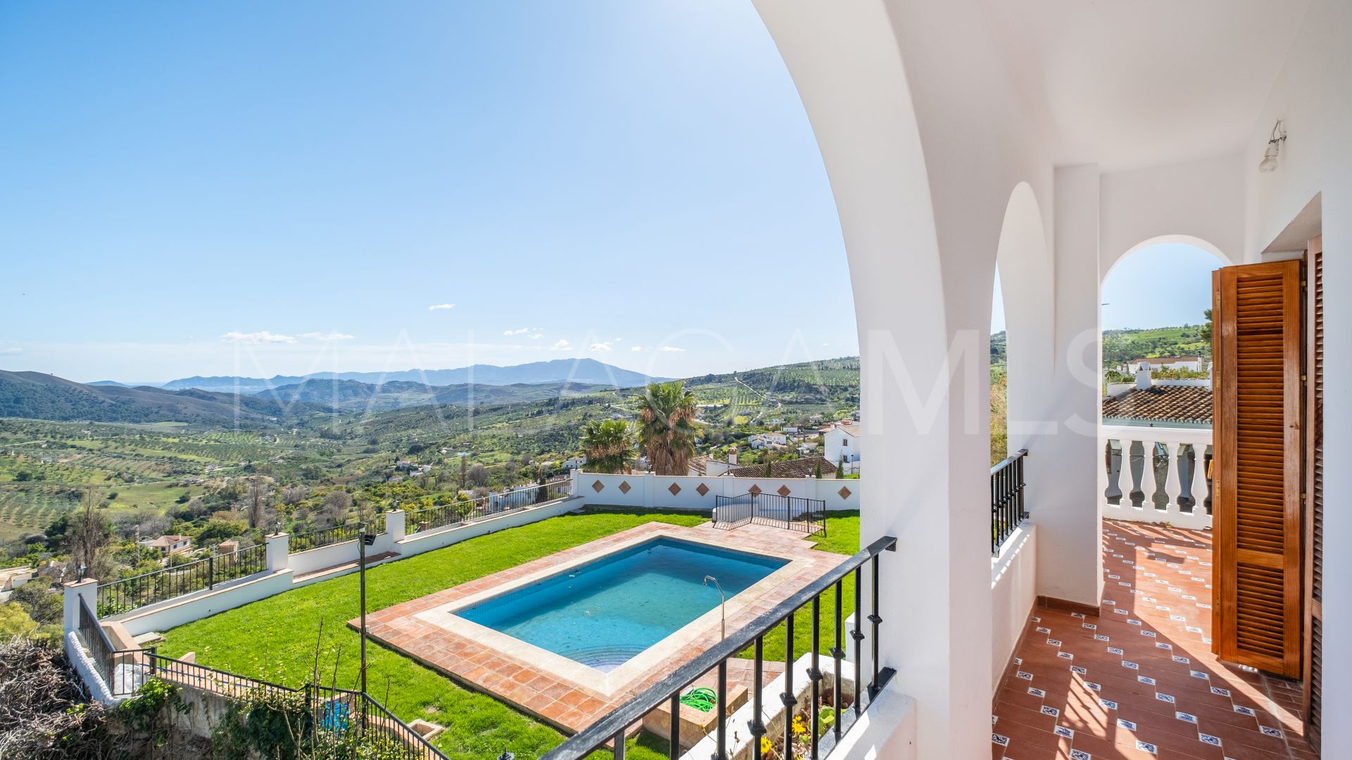 Villa for sale in Casarabonela