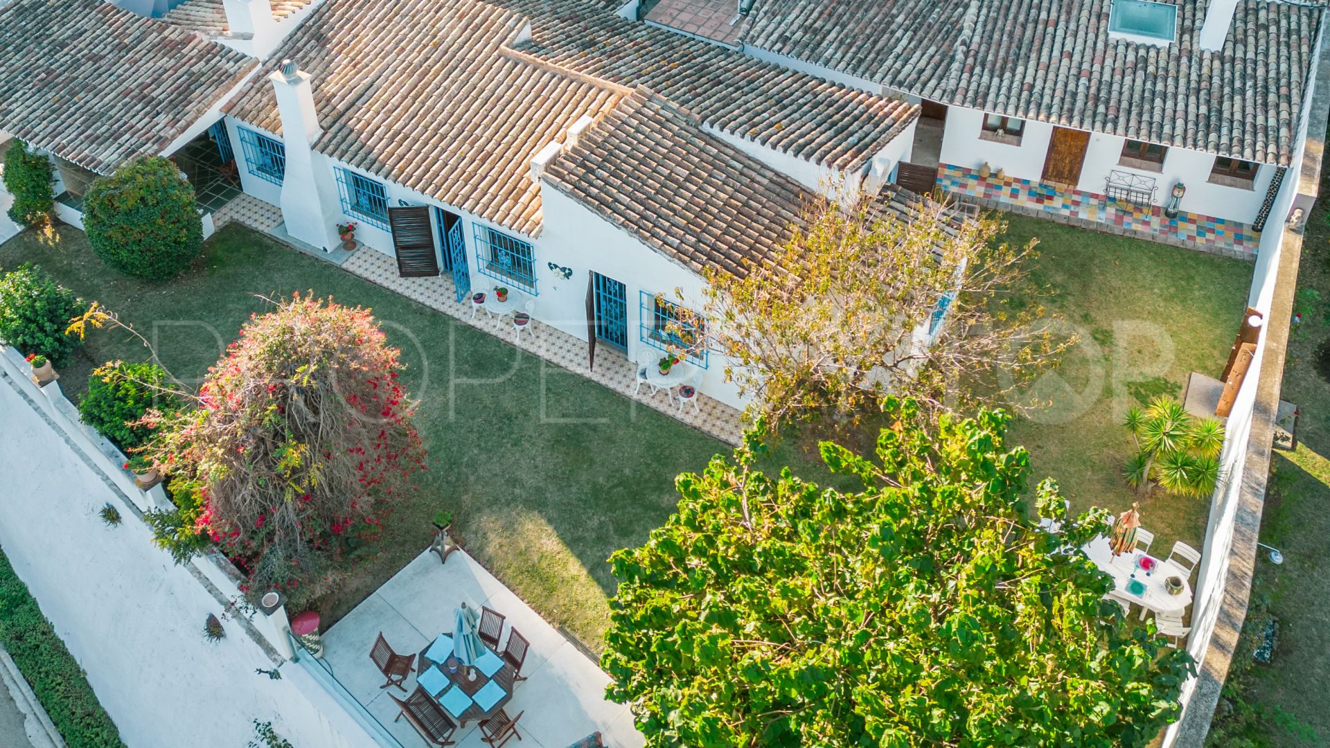 Villa de 5 dormitorios en venta en Benahavis