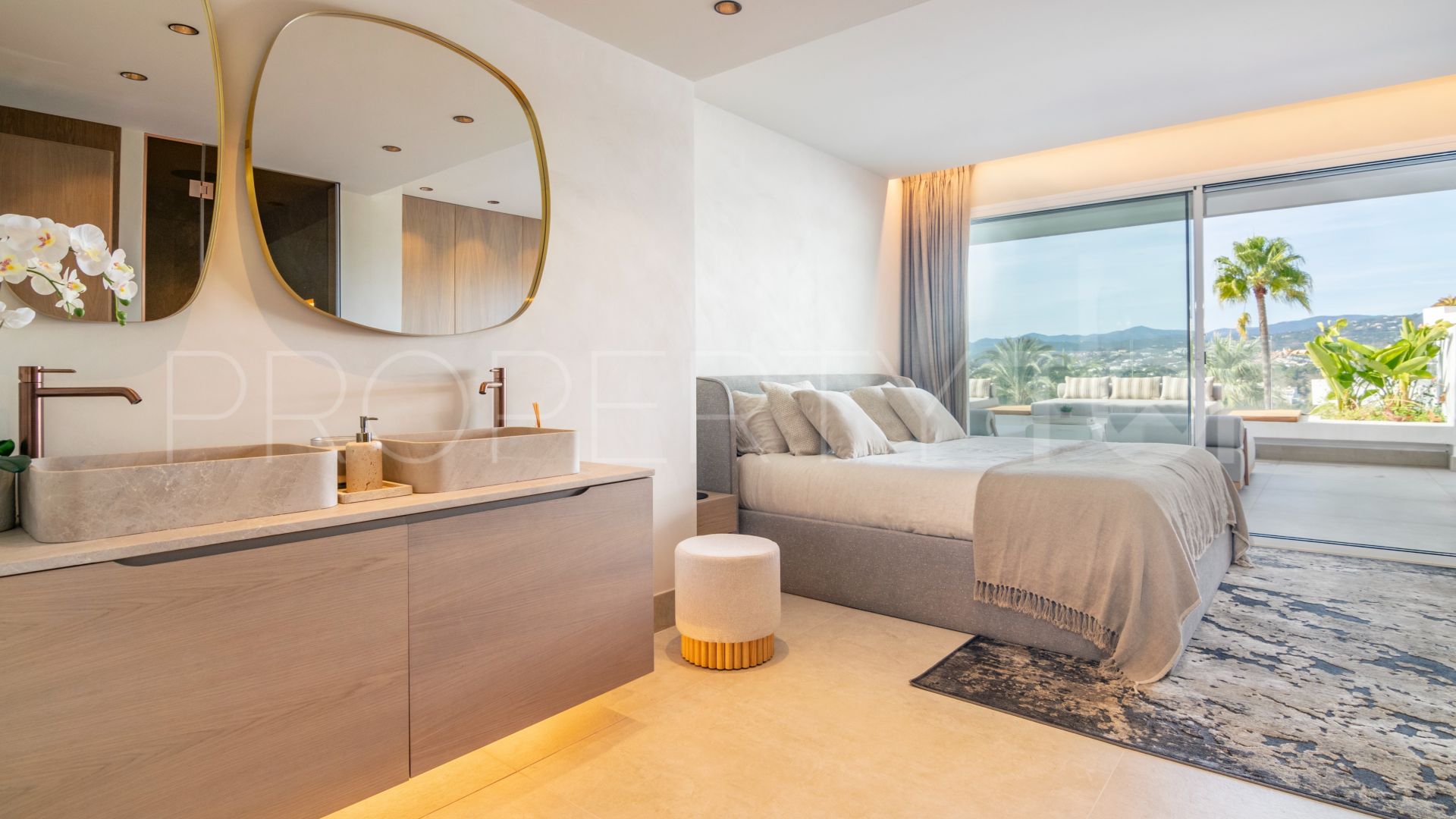 Apartamento en venta de 3 dormitorios en Las Lomas de Marbella