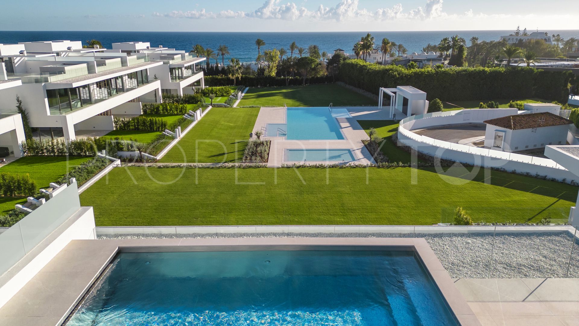 4 bedrooms villa for sale in Marbella Golden Mile
