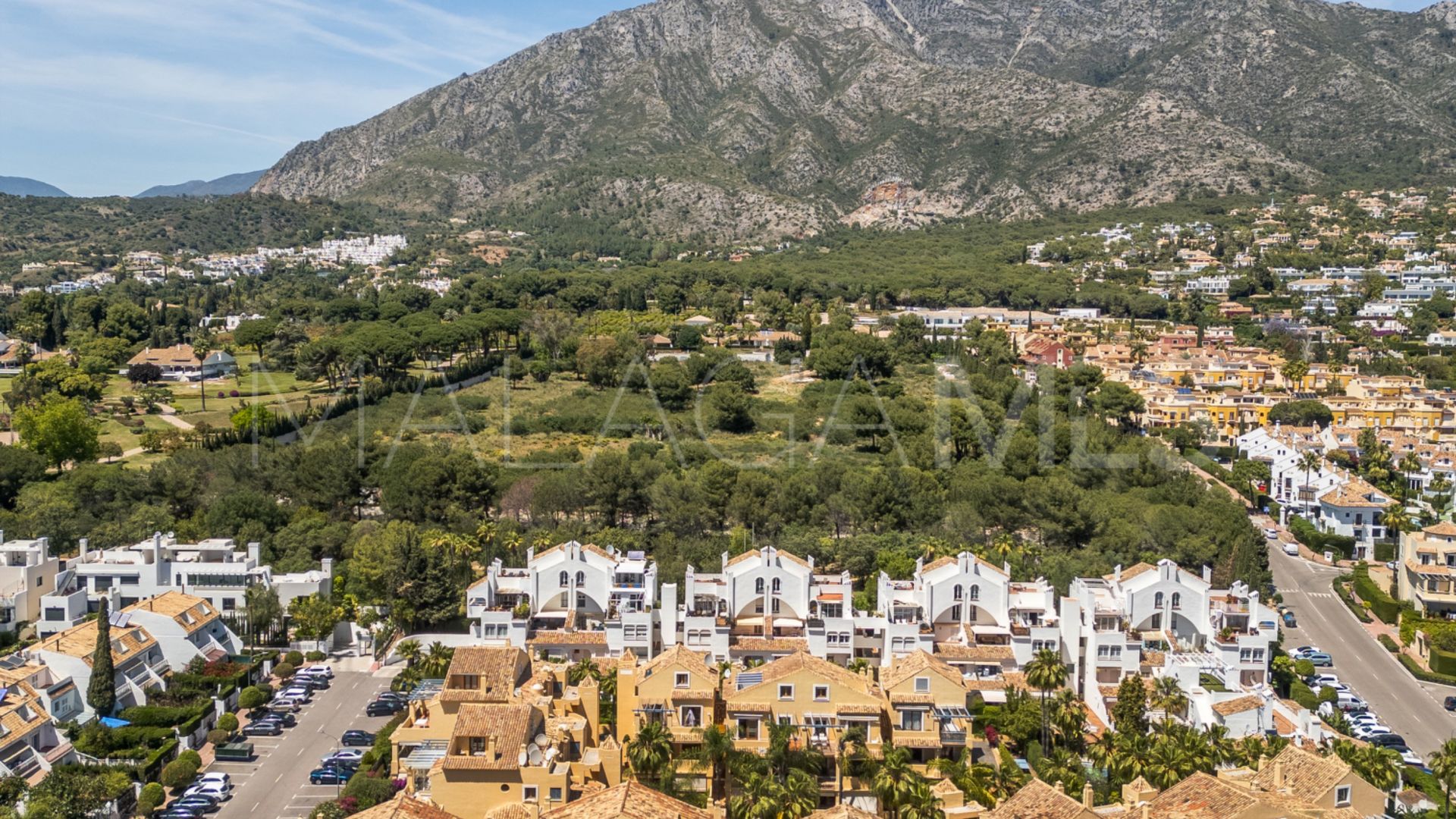 Duplex penthouse for sale in Jardines de Sierra Blanca