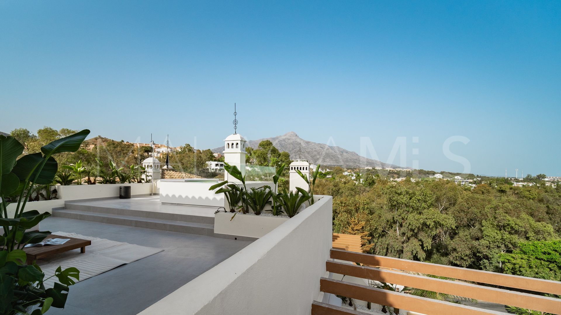 Duplex penthouse for sale in Palacetes Los Belvederes