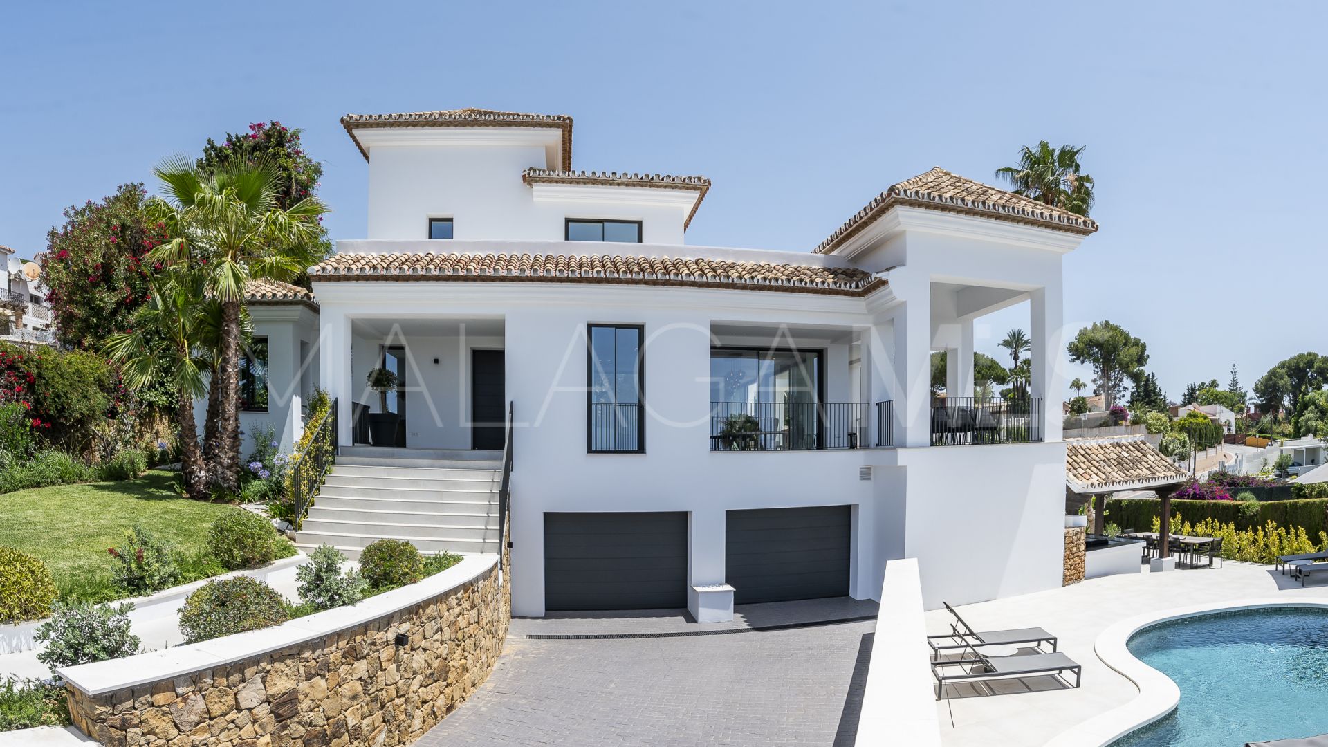 Villa for sale in Elviria