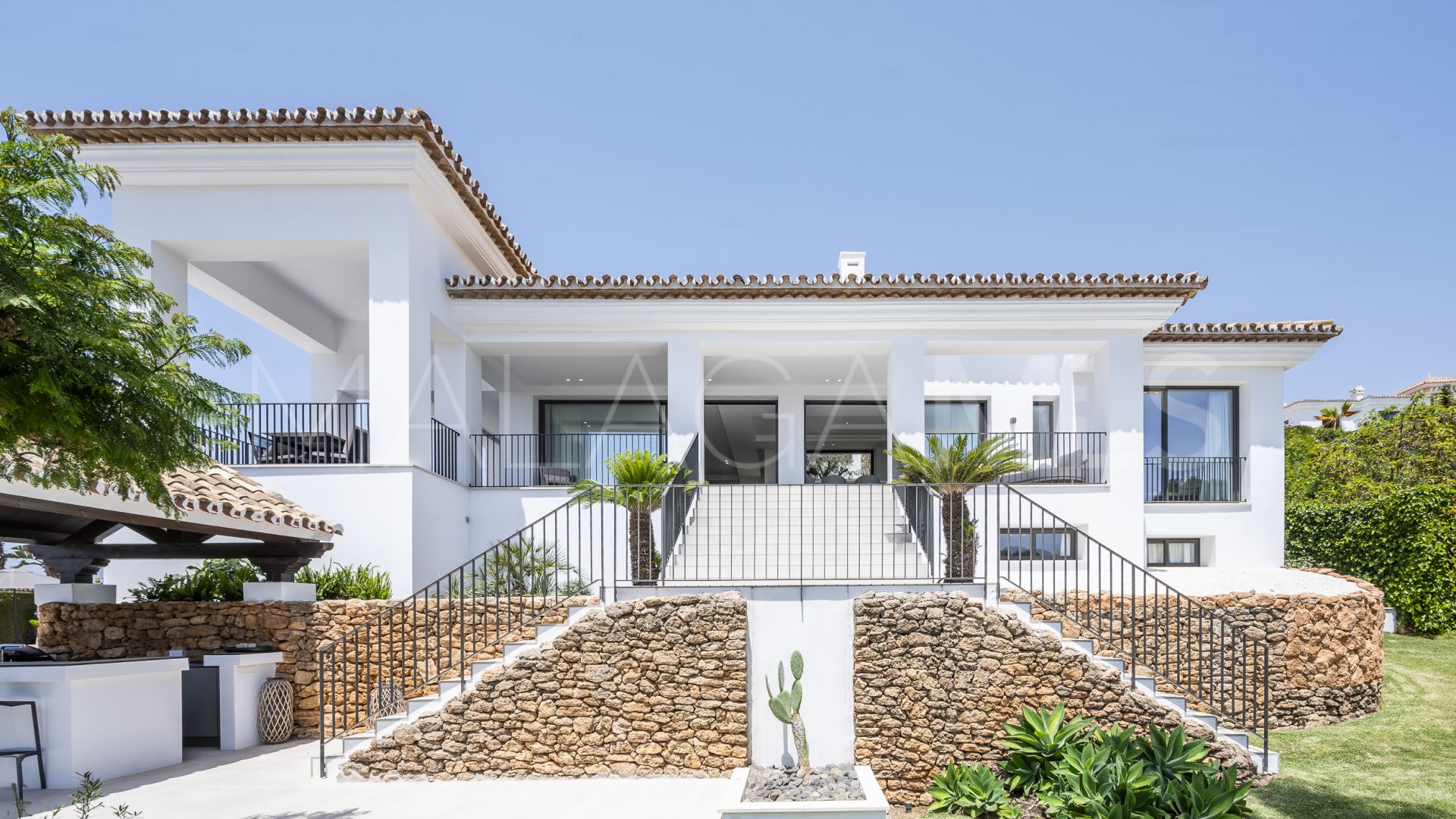 Villa for sale in Elviria