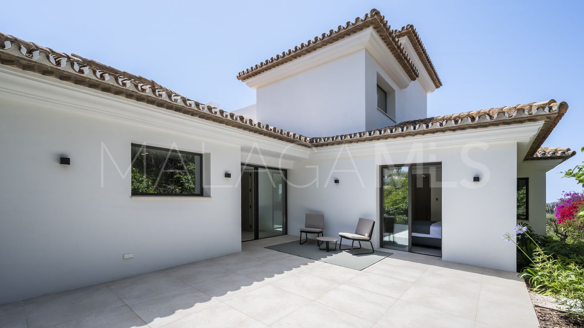 Villa for sale in Elviria