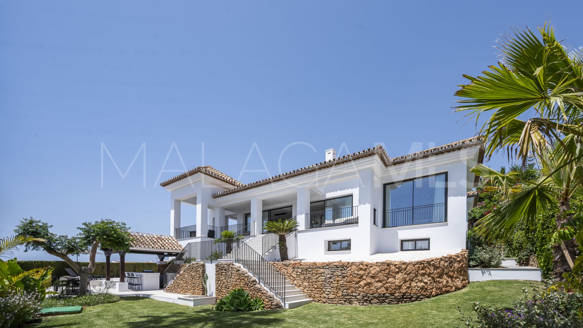 Villa for sale in Elviria