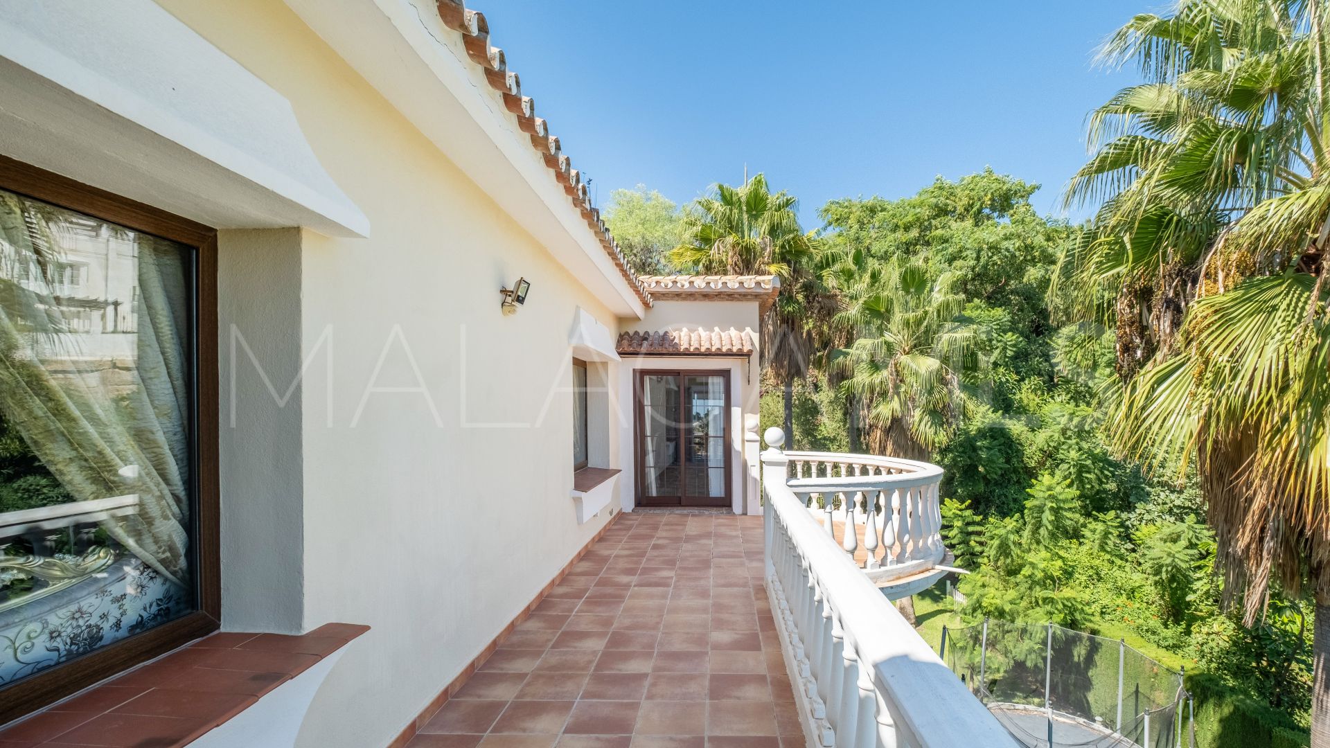 6 bedrooms El Paraiso villa for sale