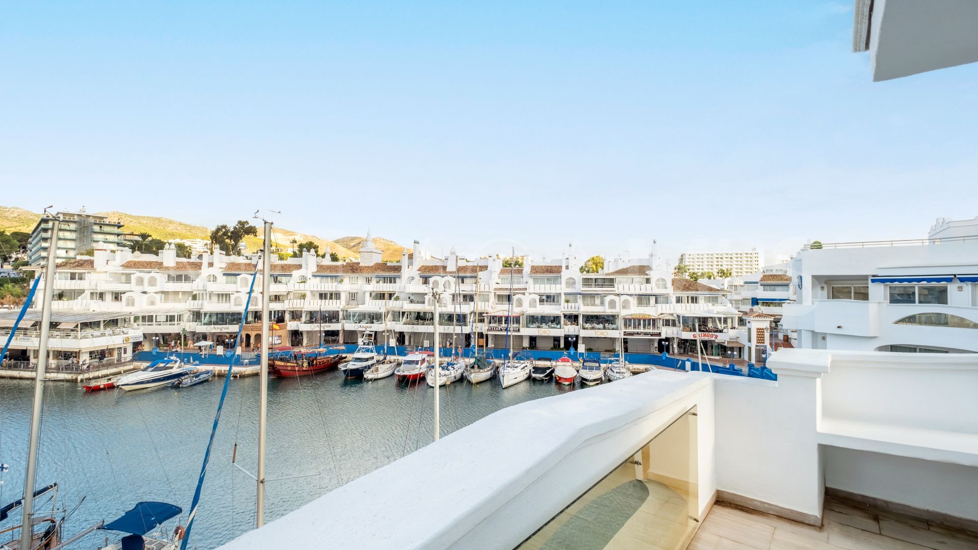 Zweistöckiges penthouse for sale in Puerto Marina