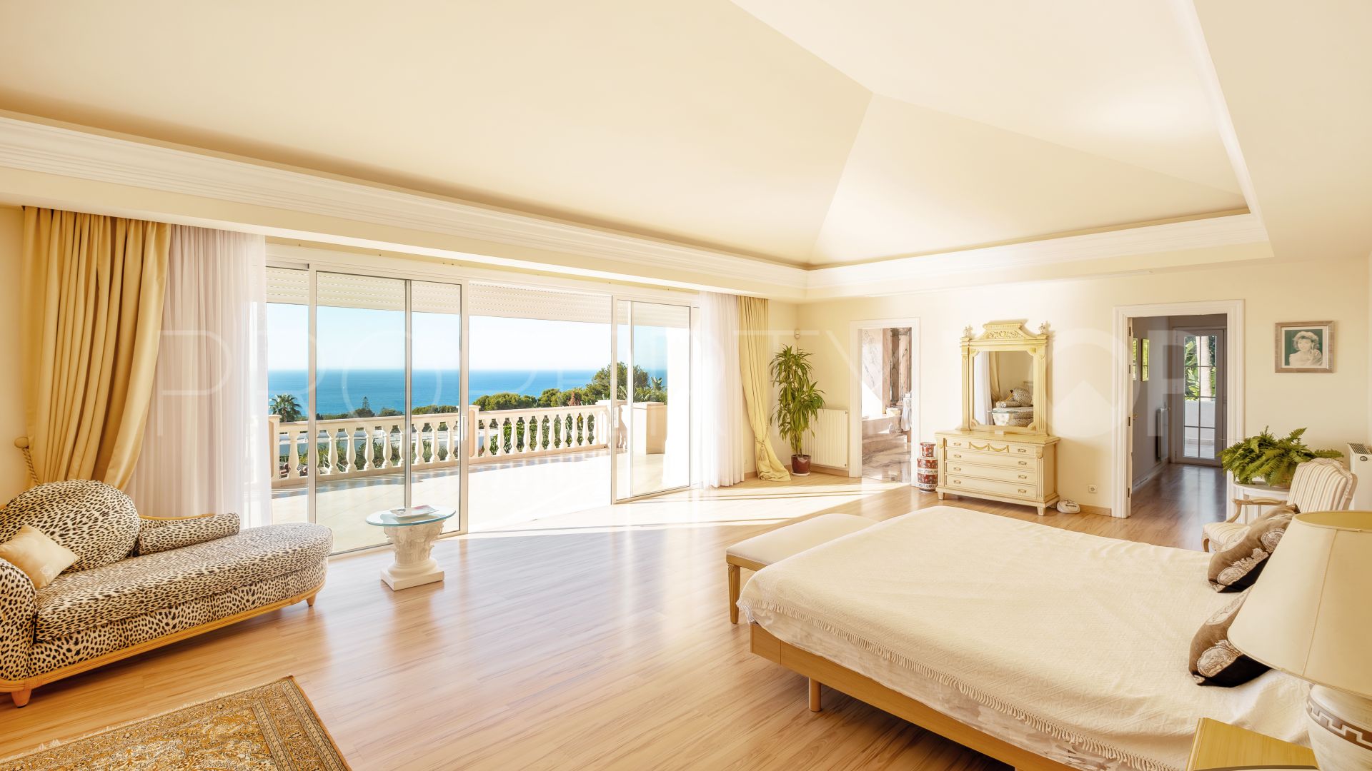 6 bedrooms villa for sale in Cascada de Camojan