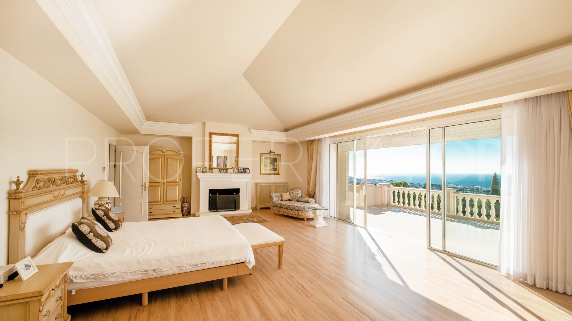 6 bedrooms villa for sale in Cascada de Camojan