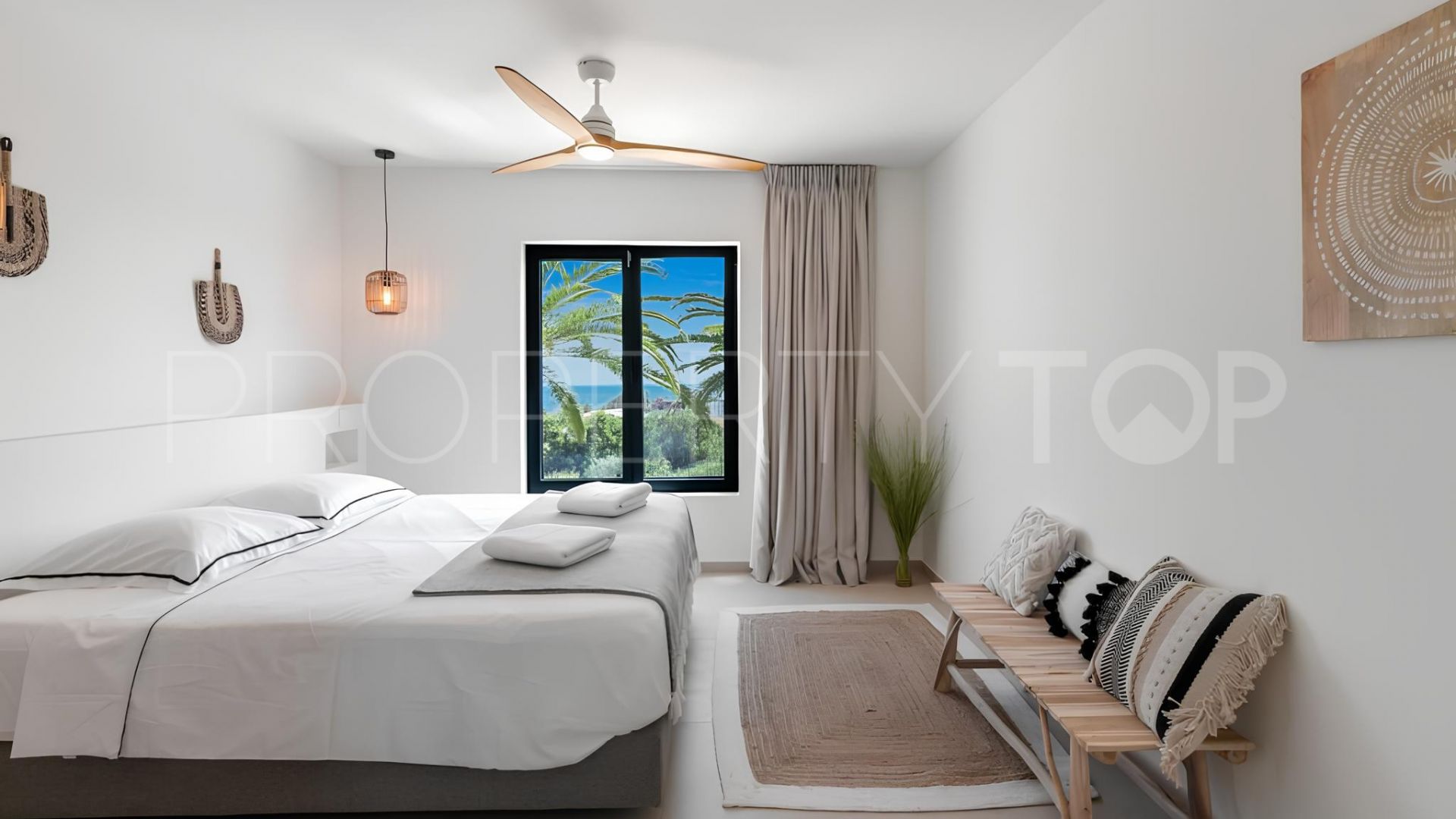 5 bedrooms villa in Estepona for sale