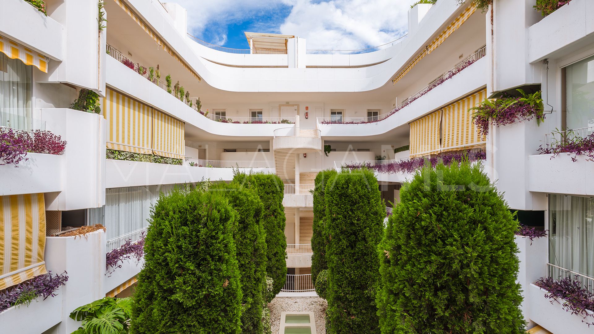 Lägenhet for sale in Las Lomas del Marbella Club