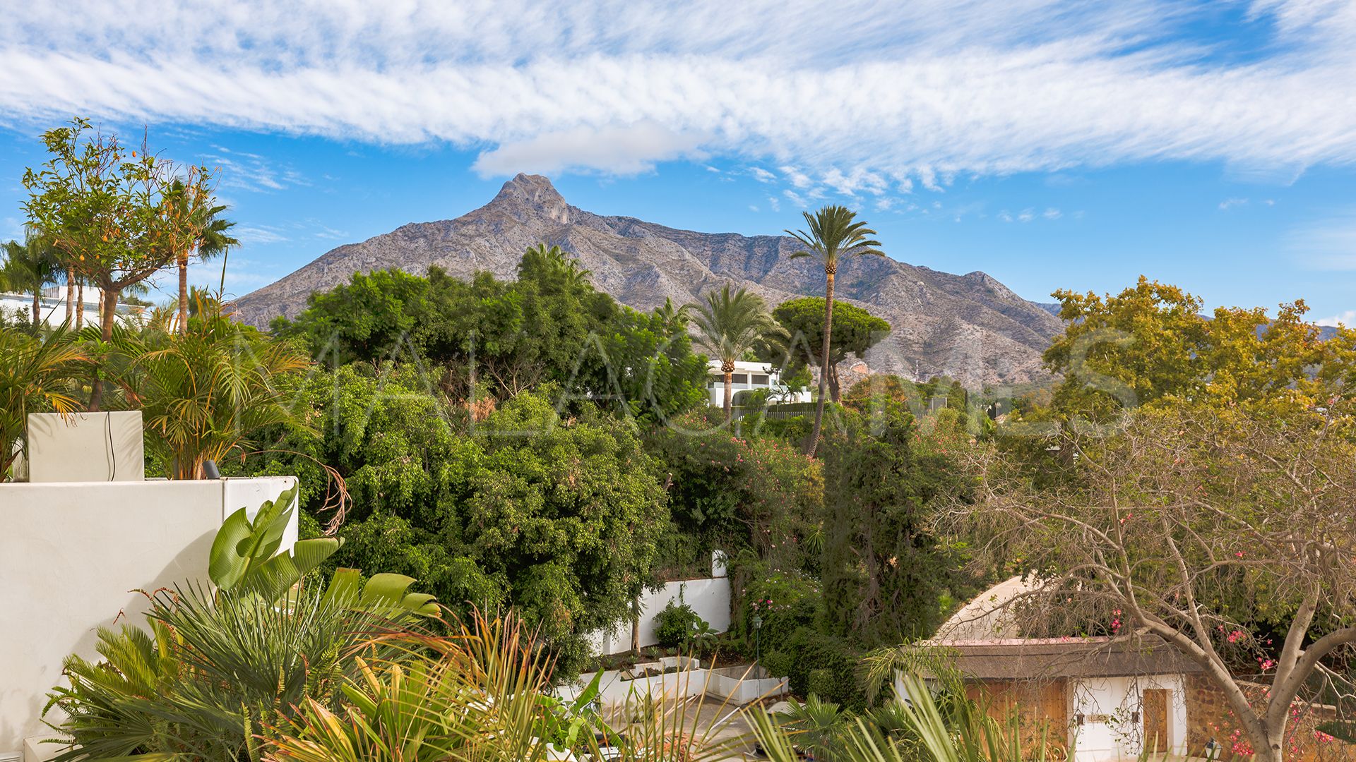 Lägenhet for sale in Las Lomas del Marbella Club
