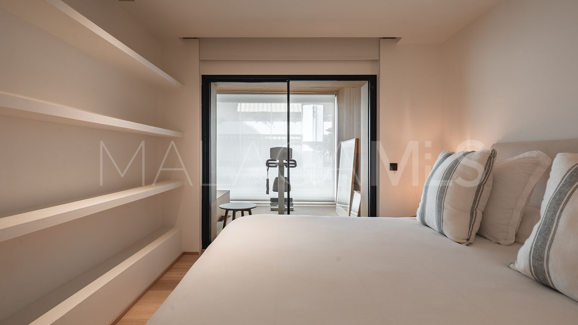 Lägenhet for sale in Las Lomas del Marbella Club
