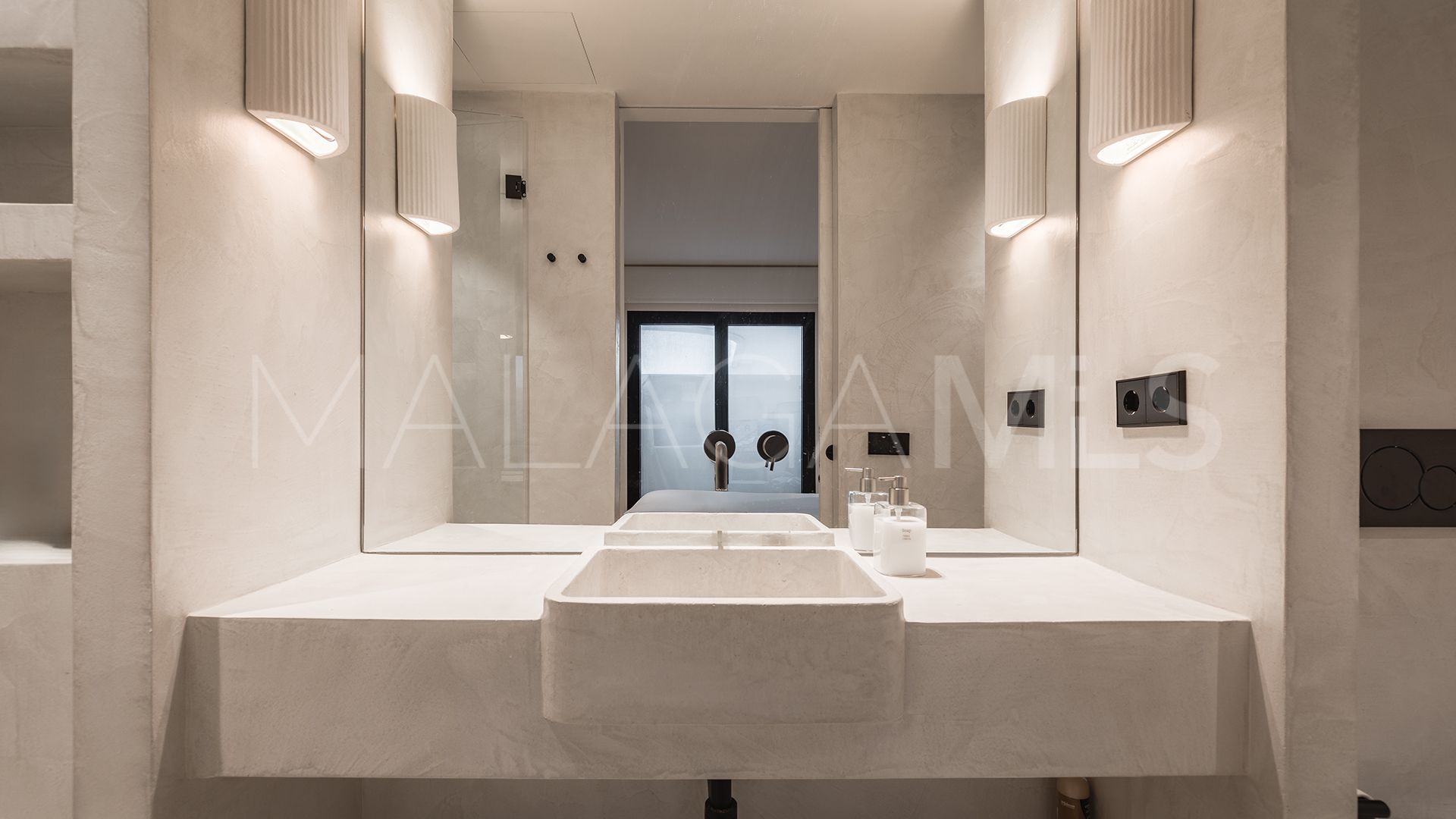Lägenhet for sale in Las Lomas del Marbella Club