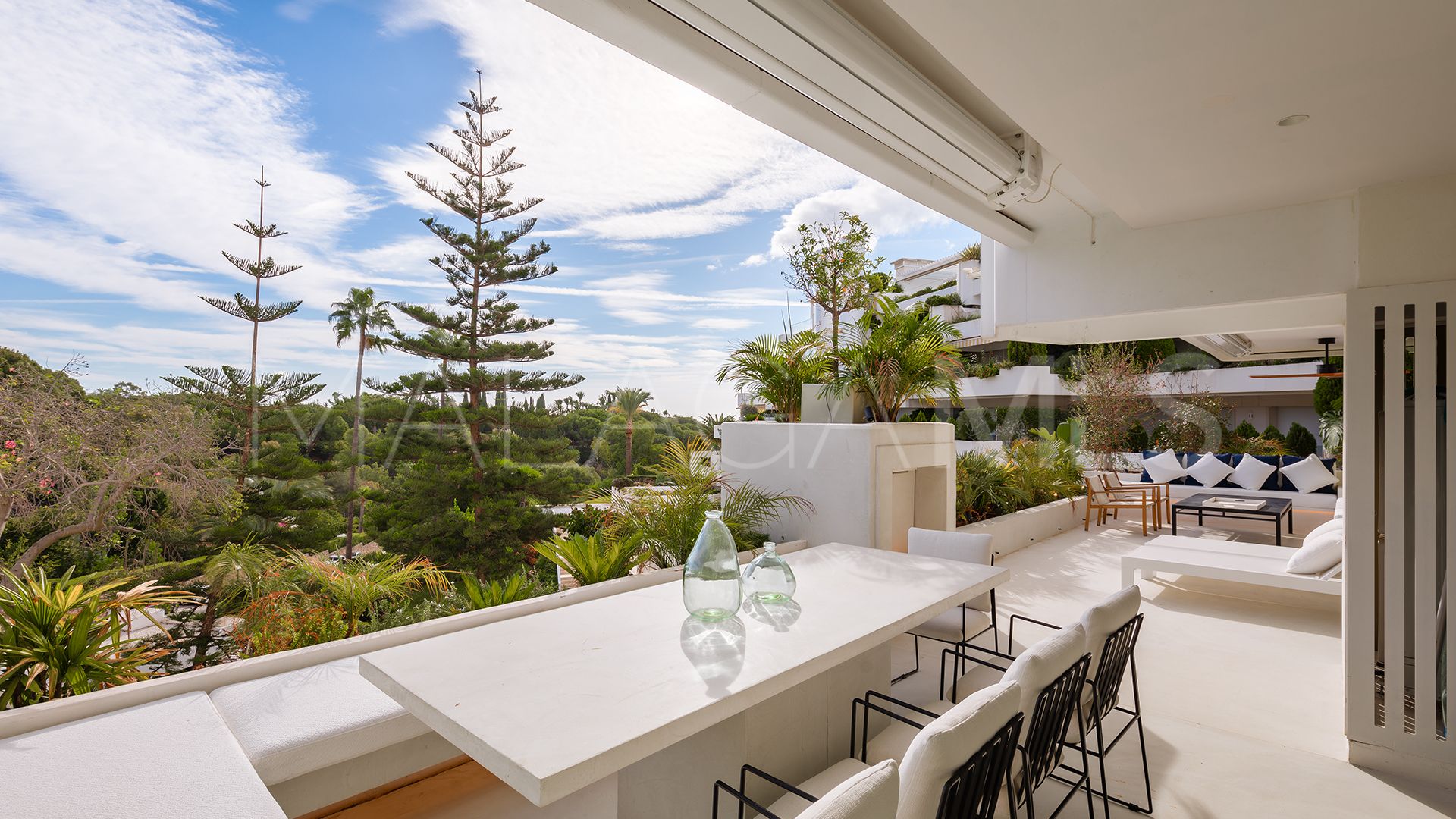Lägenhet for sale in Las Lomas del Marbella Club