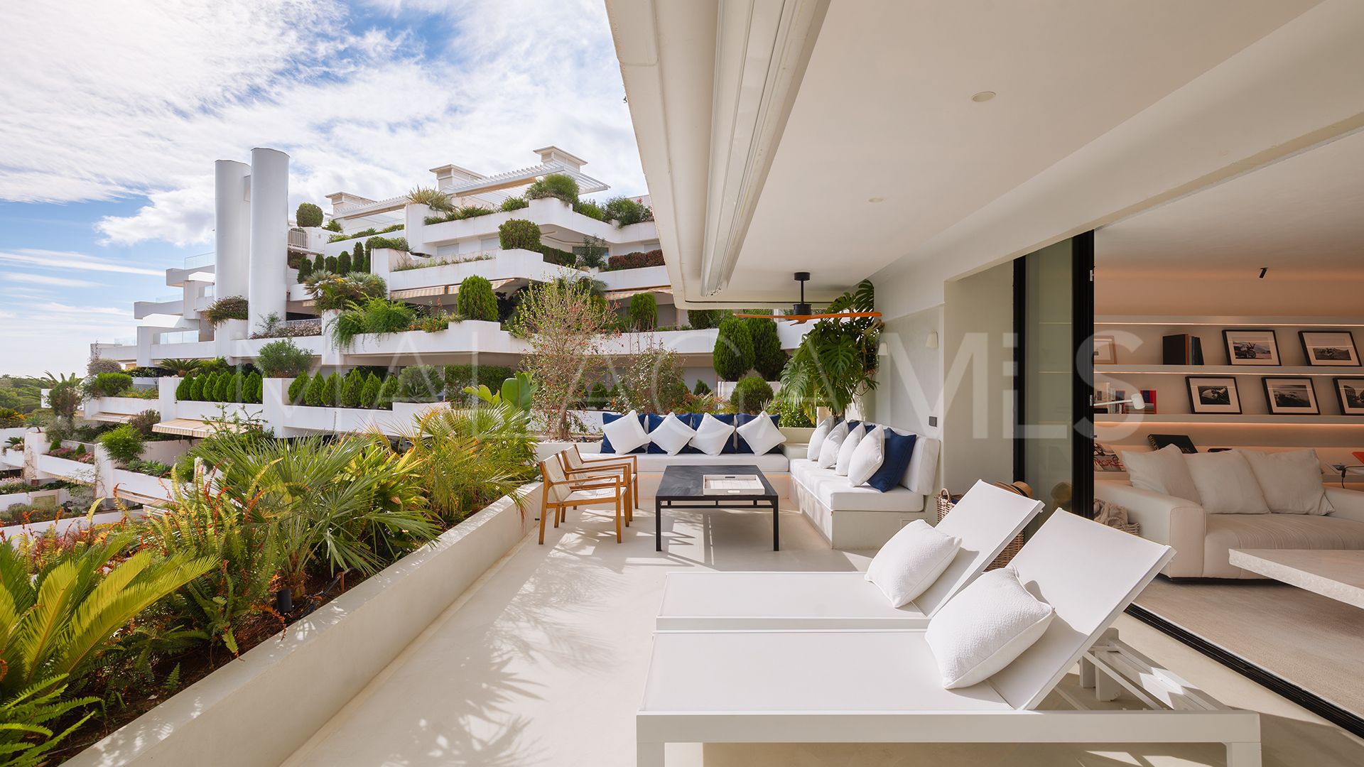Lägenhet for sale in Las Lomas del Marbella Club