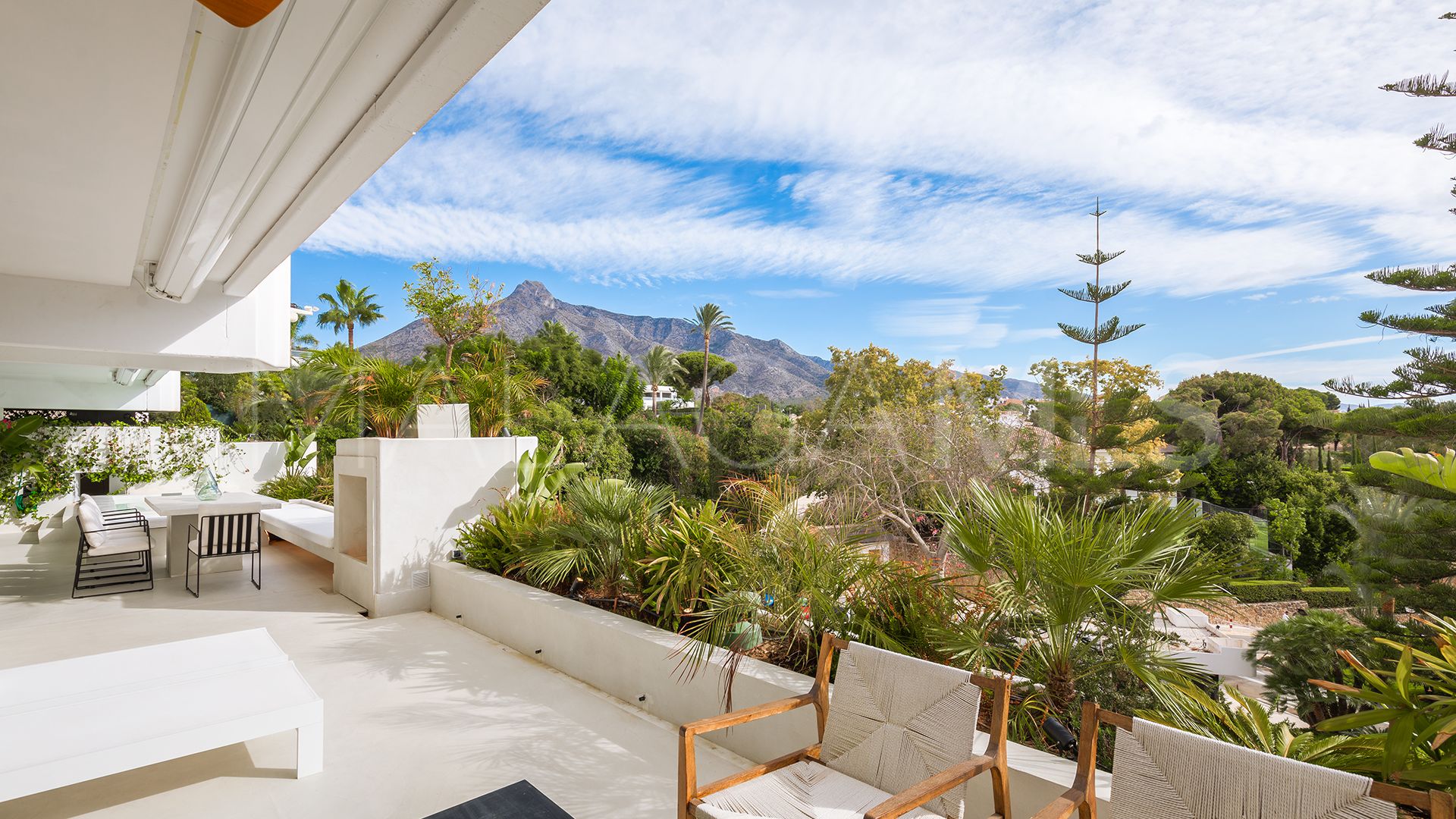 Lägenhet for sale in Las Lomas del Marbella Club