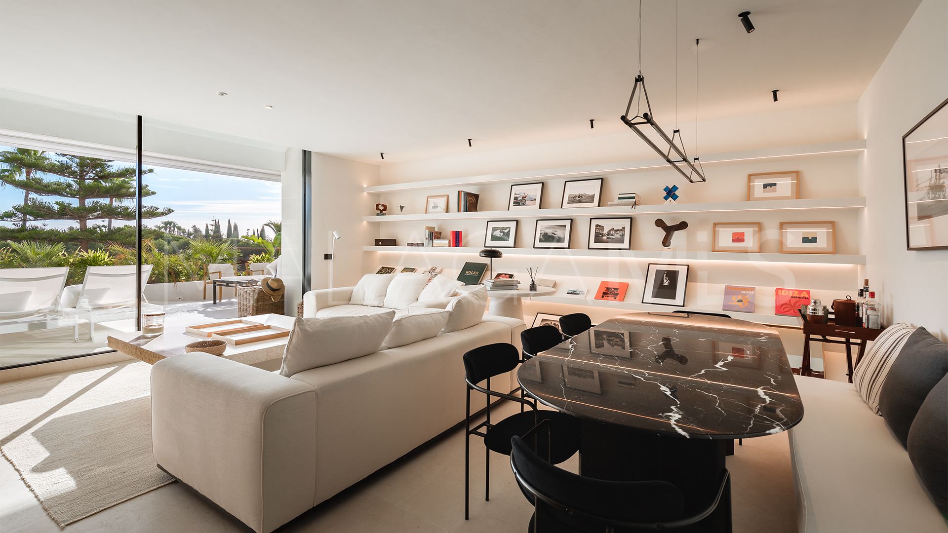 Lägenhet for sale in Las Lomas del Marbella Club