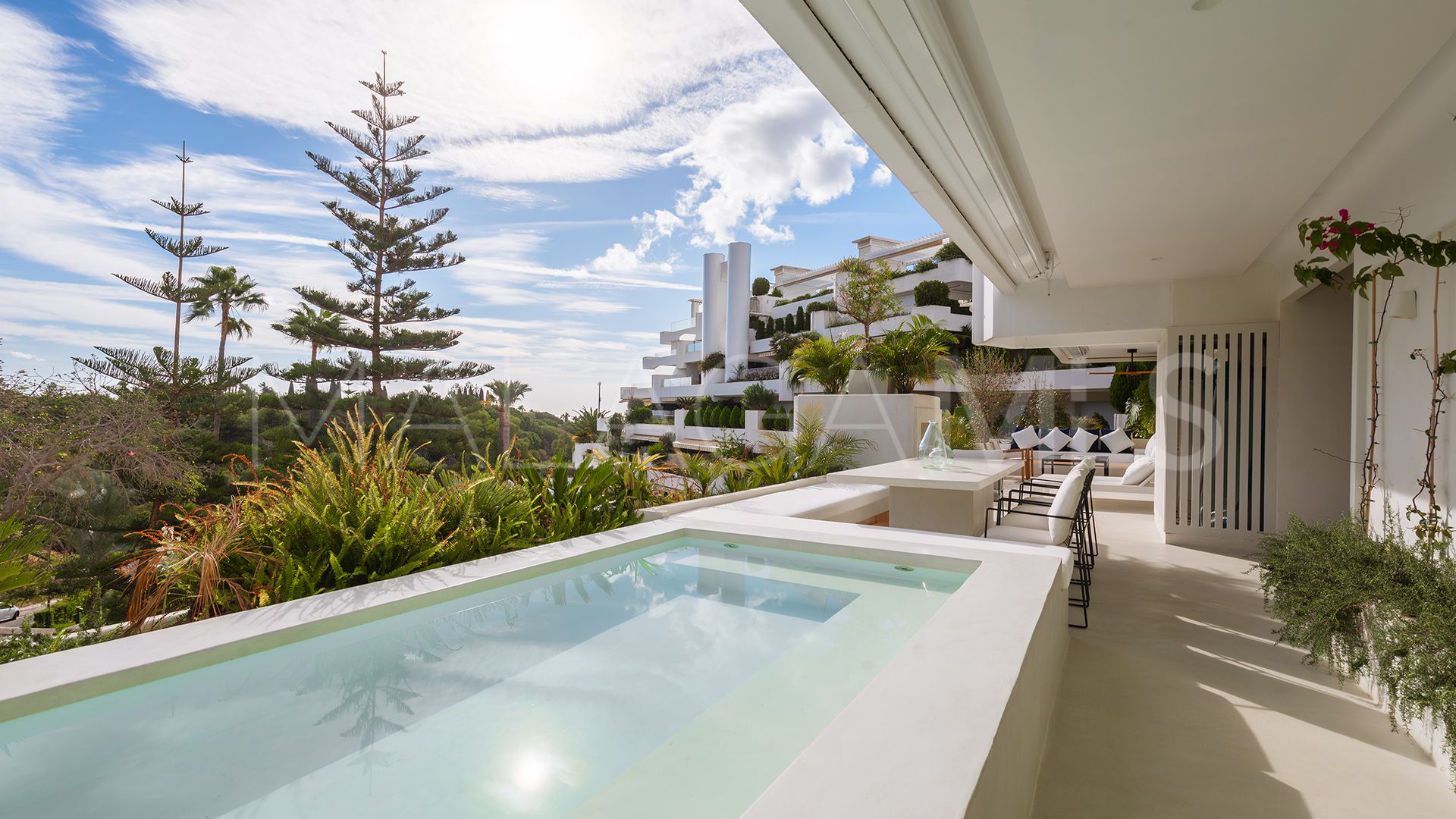 Lägenhet for sale in Las Lomas del Marbella Club