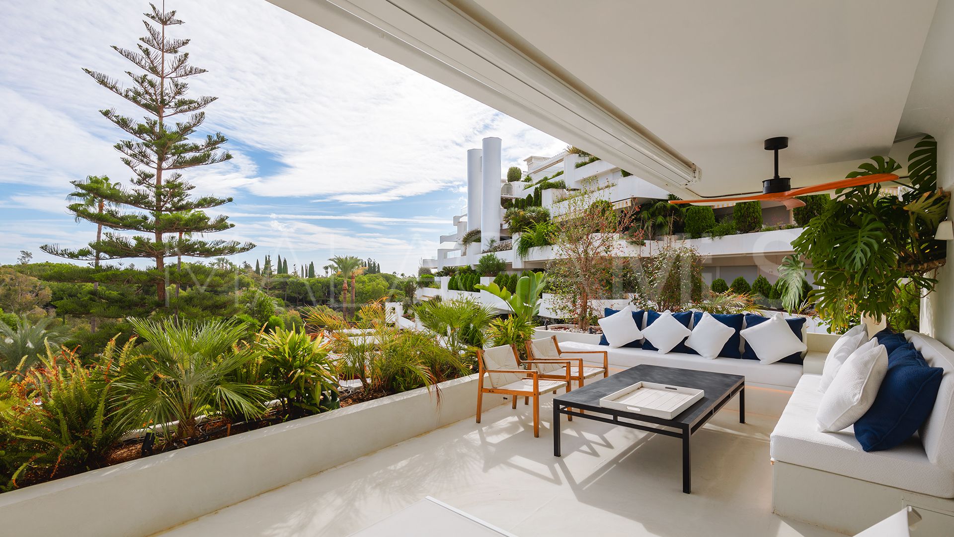 Lägenhet for sale in Las Lomas del Marbella Club
