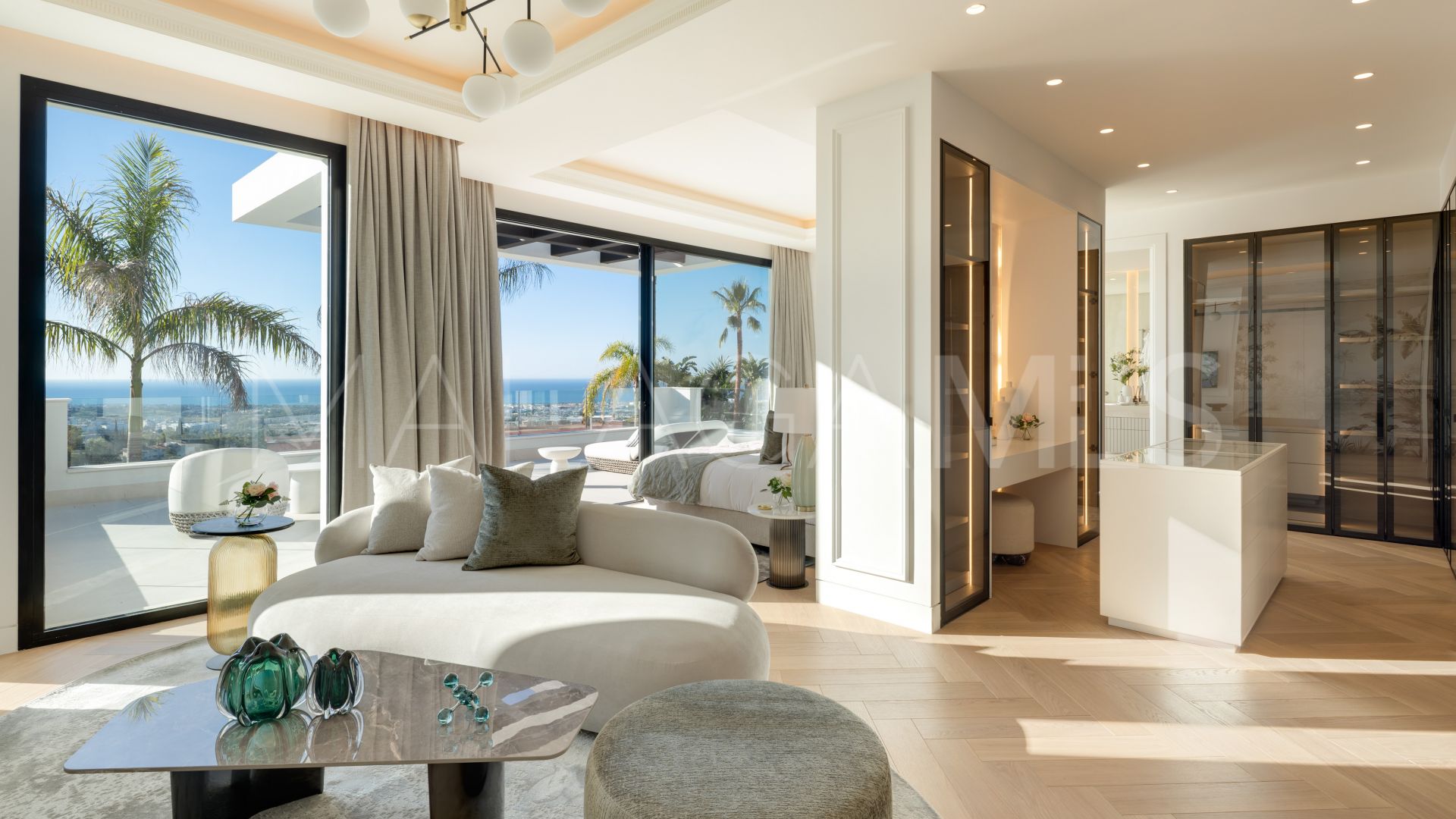 Villa for sale in Benahavis