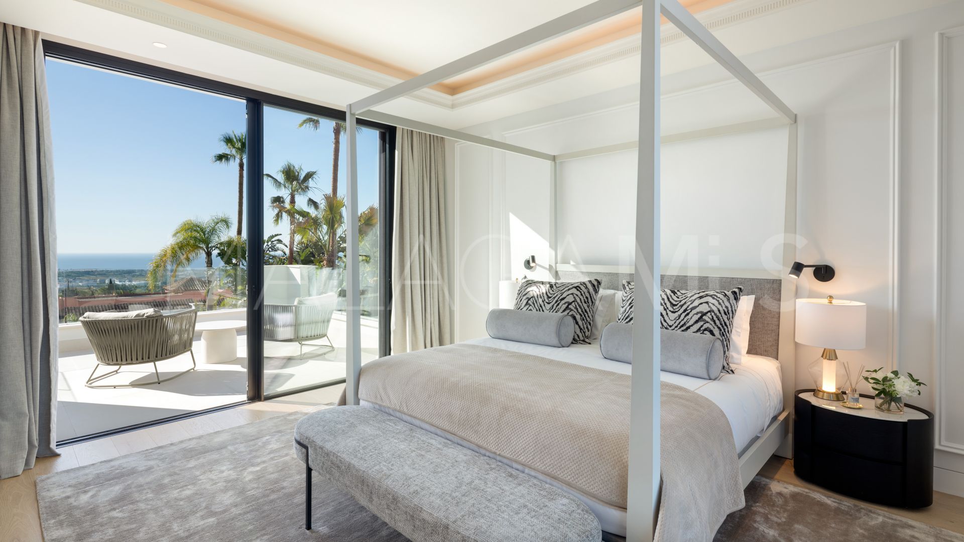 Villa for sale in Benahavis