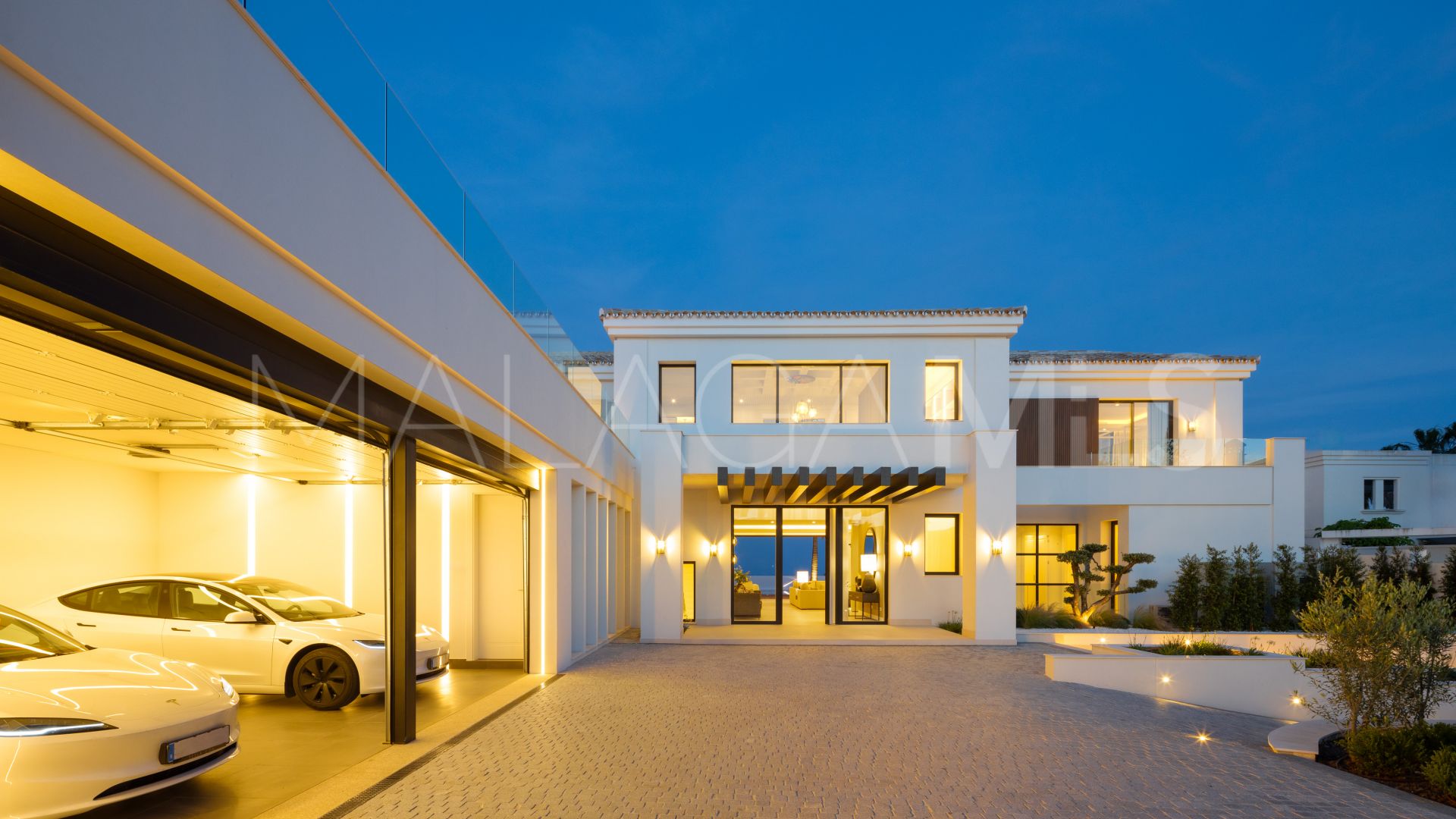 Villa for sale in Benahavis