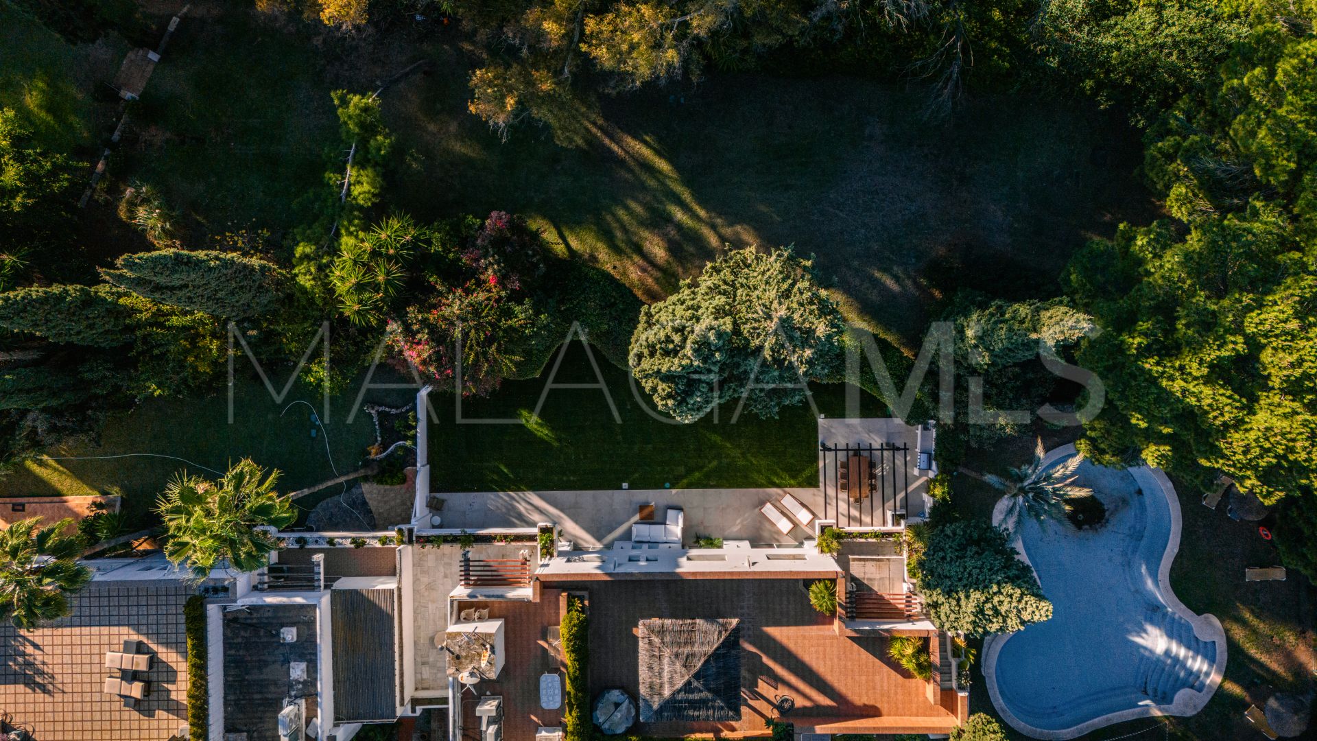 Apartment with 4 bedrooms for sale in Las Lomas del Marbella Club