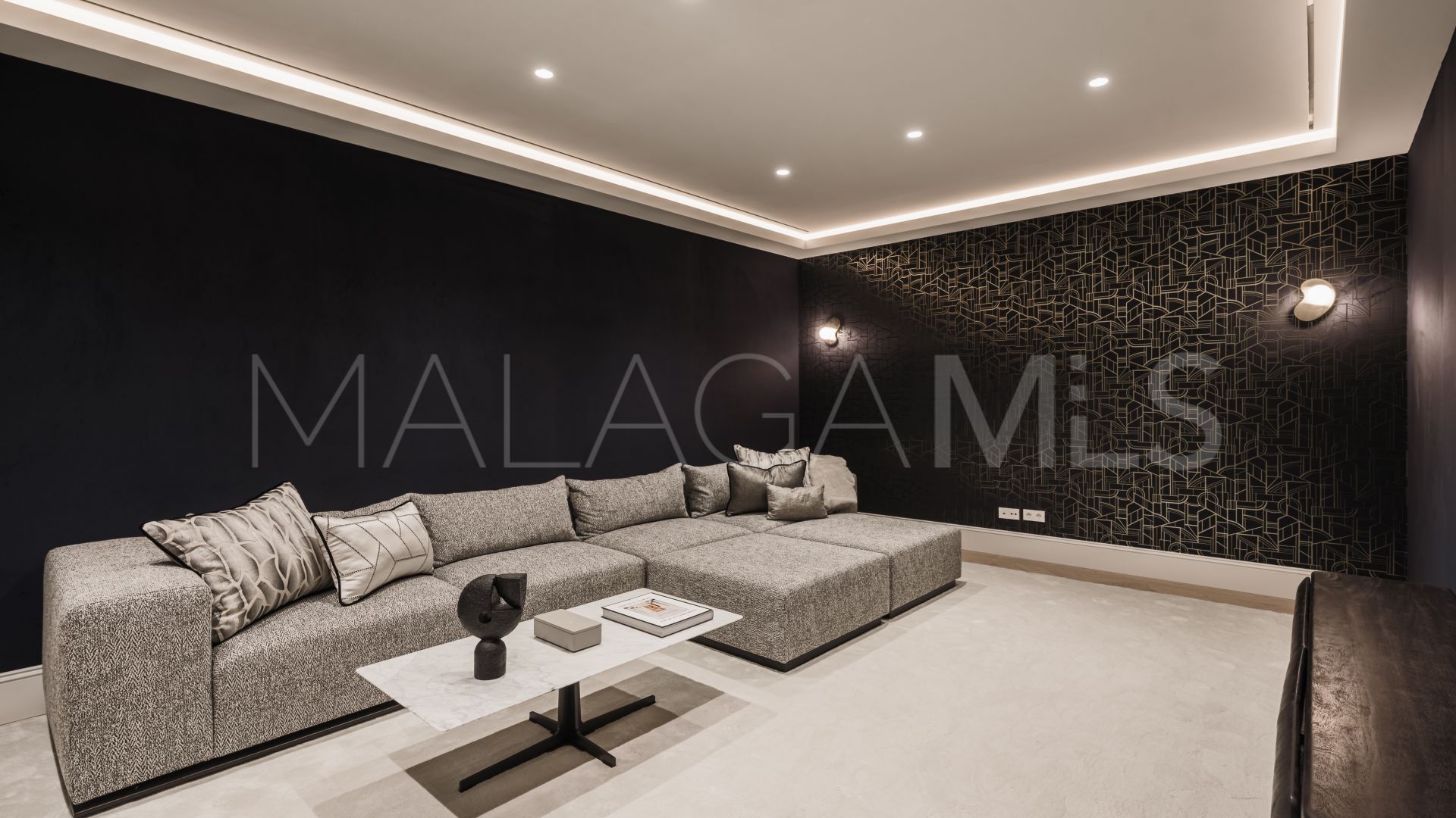 Nueva Andalucia 4 bedrooms villa for sale
