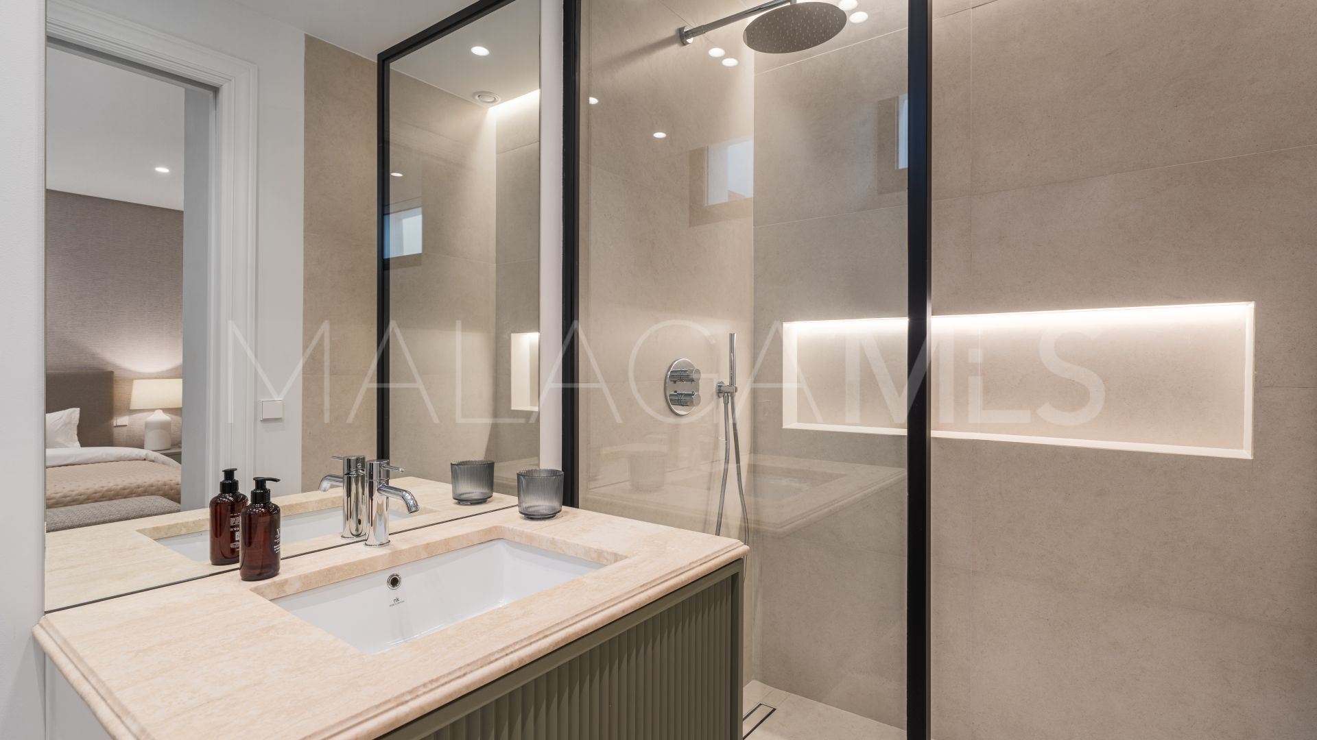 Nueva Andalucia 4 bedrooms villa for sale