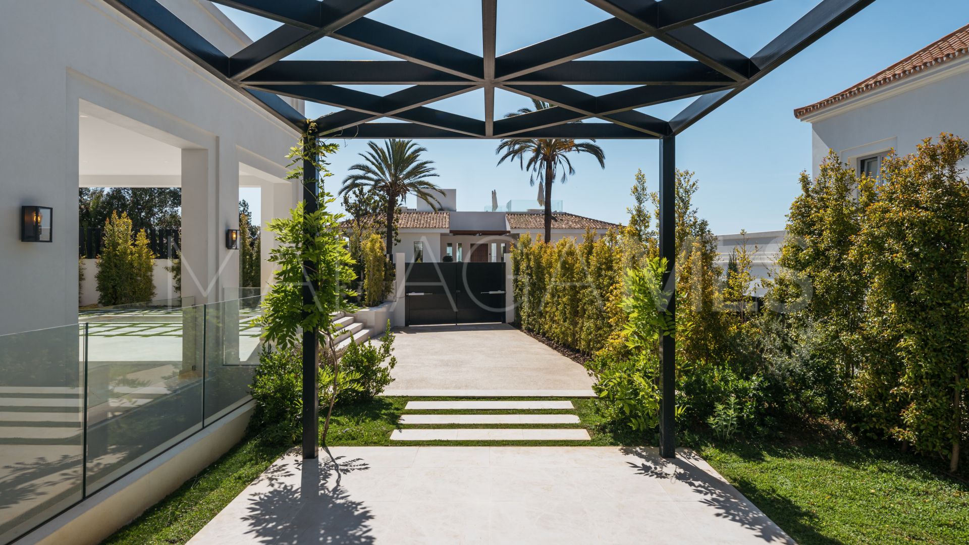 Nueva Andalucia 4 bedrooms villa for sale