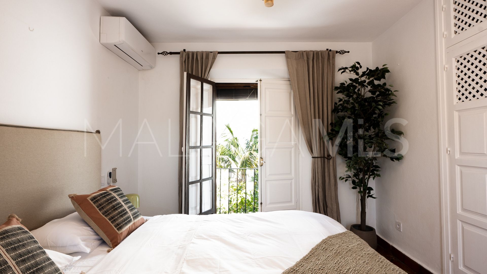 Se vende adosado with 3 bedrooms in Las Lomas del Marbella Club