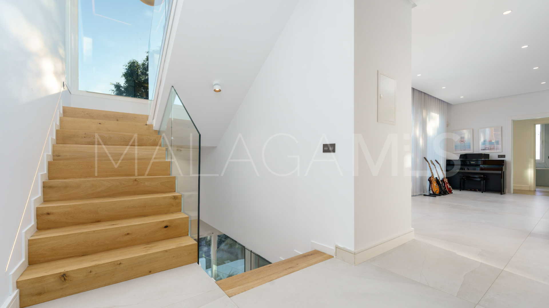 Villa for sale in Nueva Andalucia