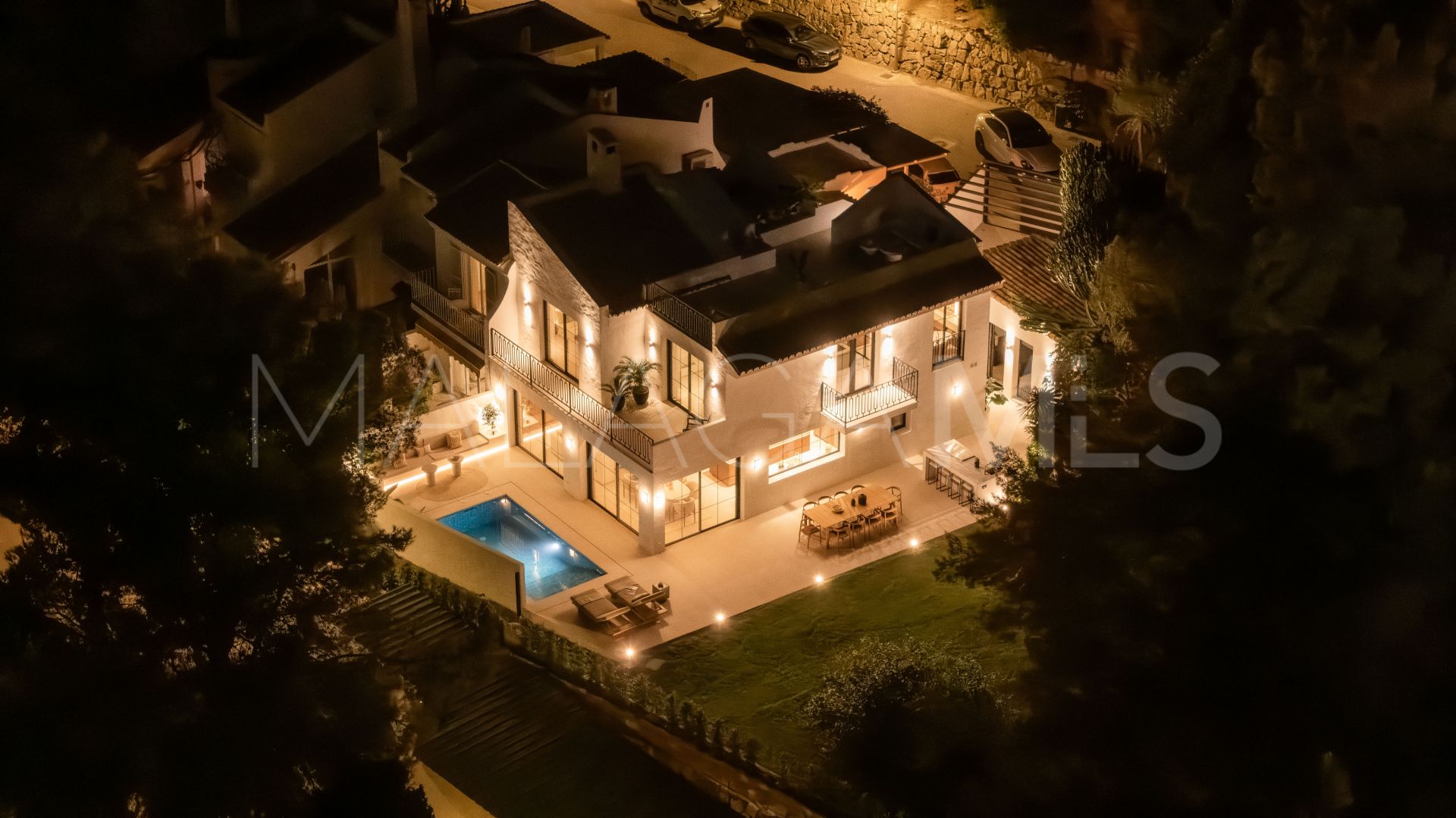 Parvilla for sale in Nueva Andalucia