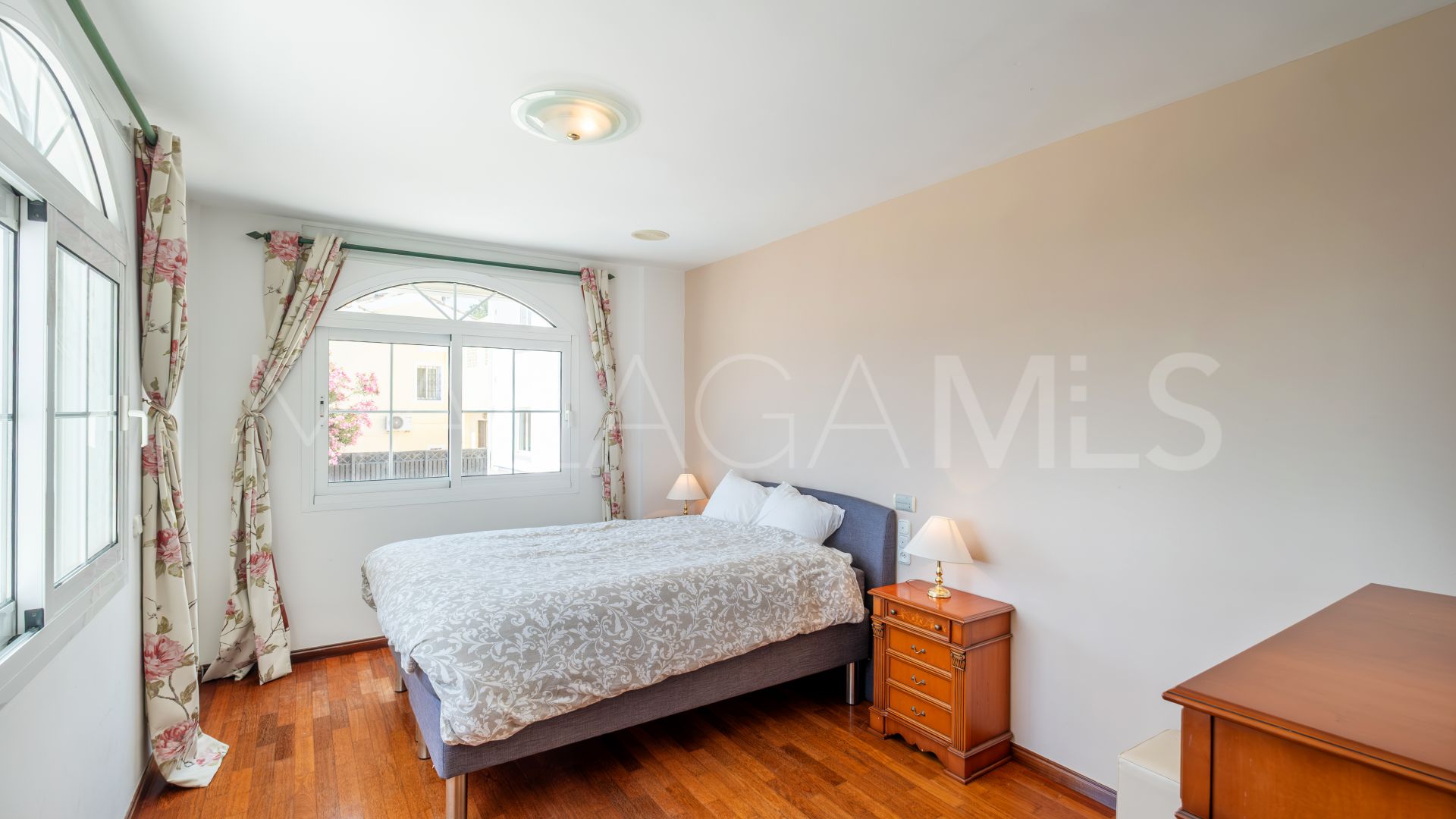 Villa for sale in Benalmadena